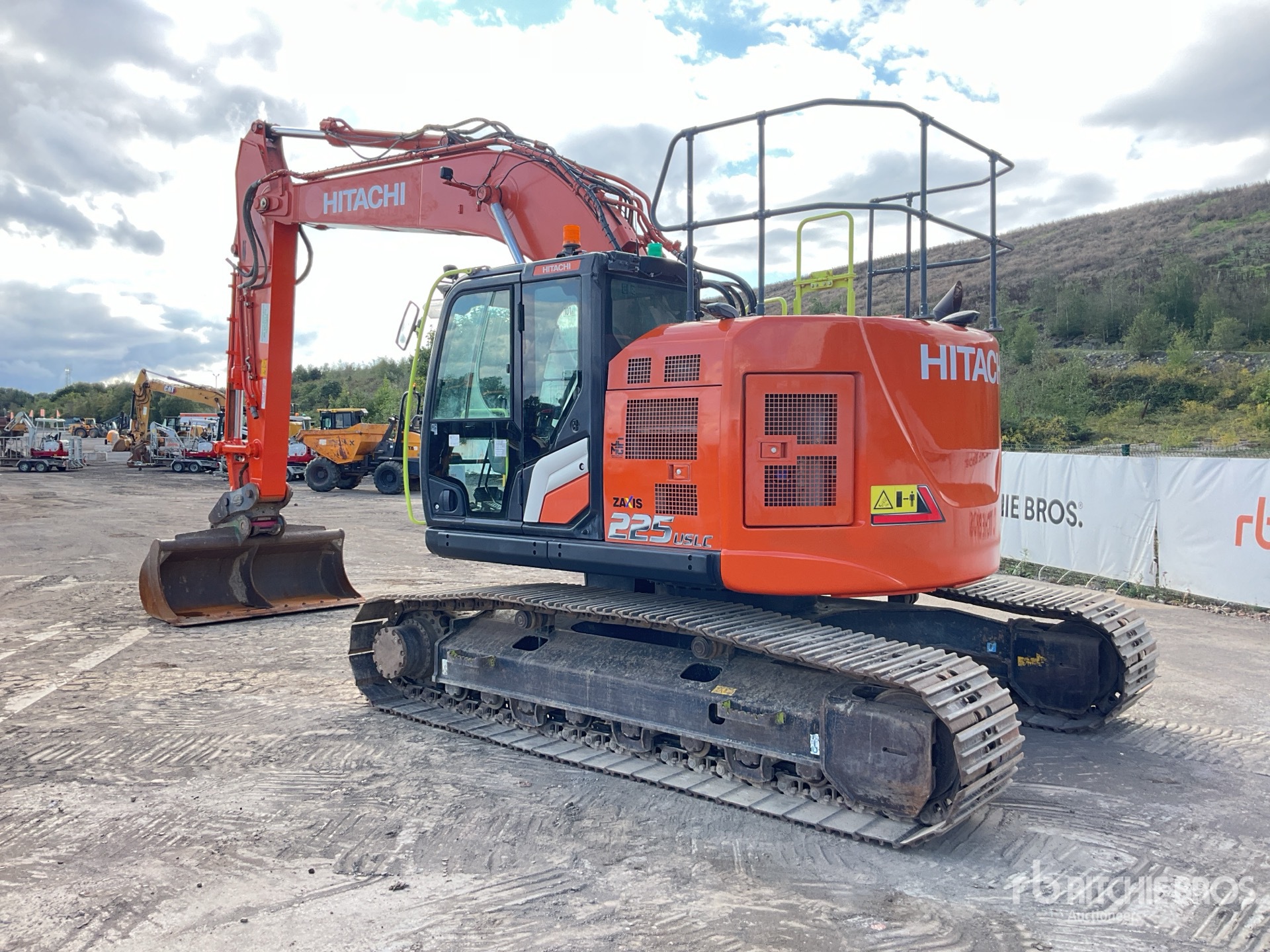 2022 Hitachi ZX225USLC-7