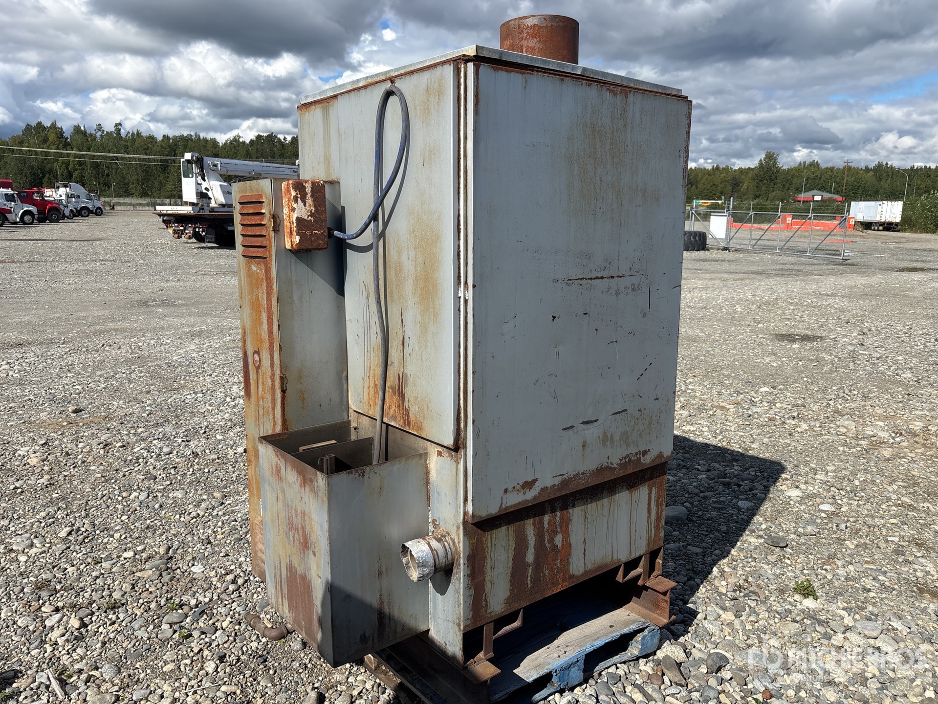 General Appearance with Picture, Left Rear Corner