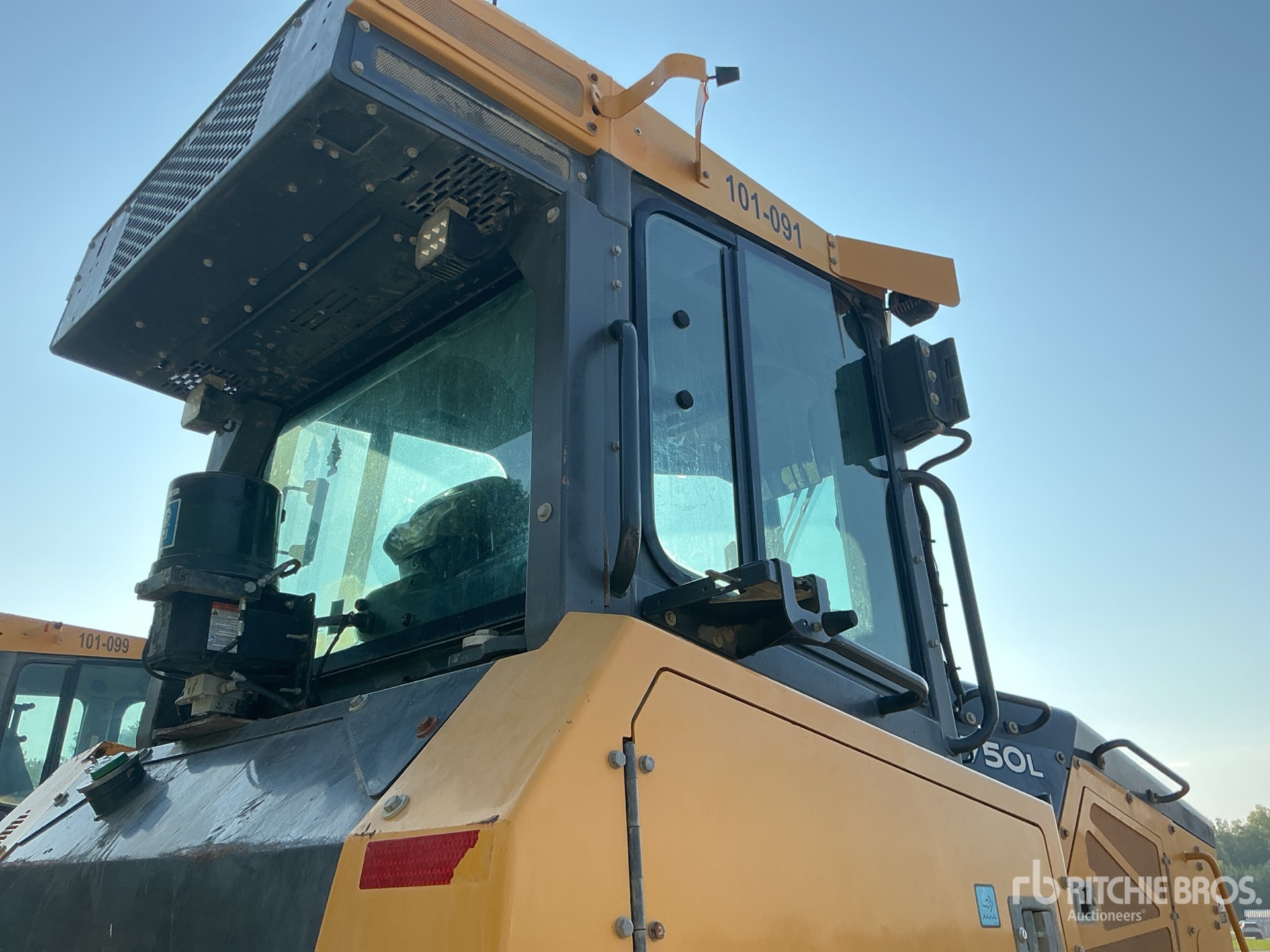 2021 John Deere 750L LGP