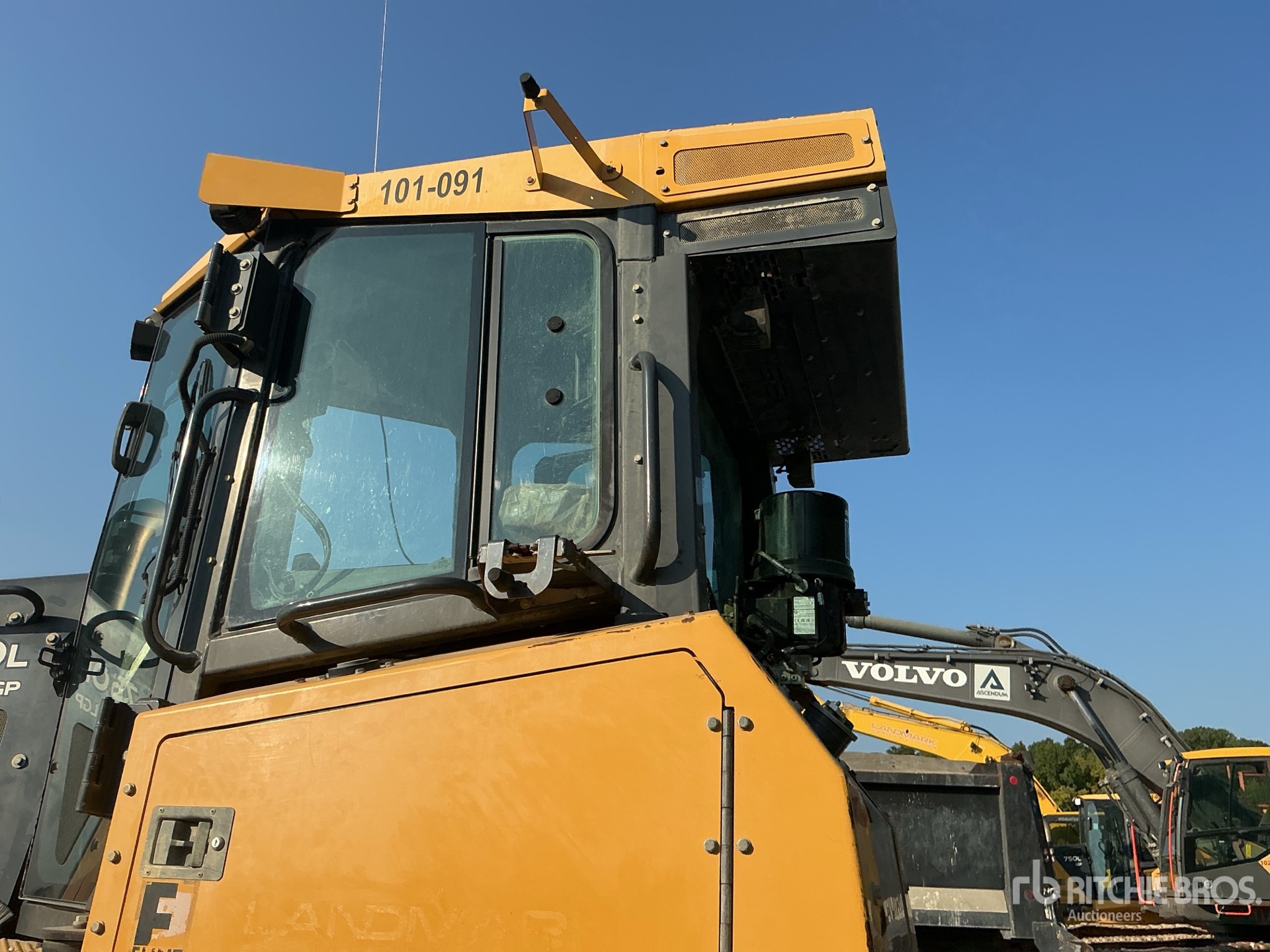 2021 John Deere 750L LGP