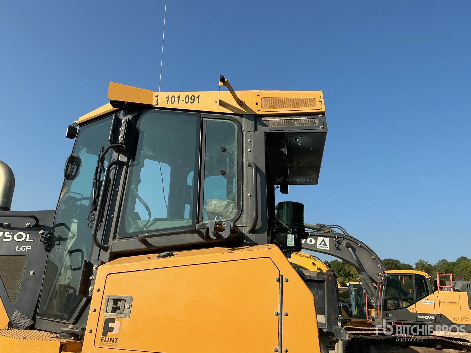2021 John Deere 750L LGP