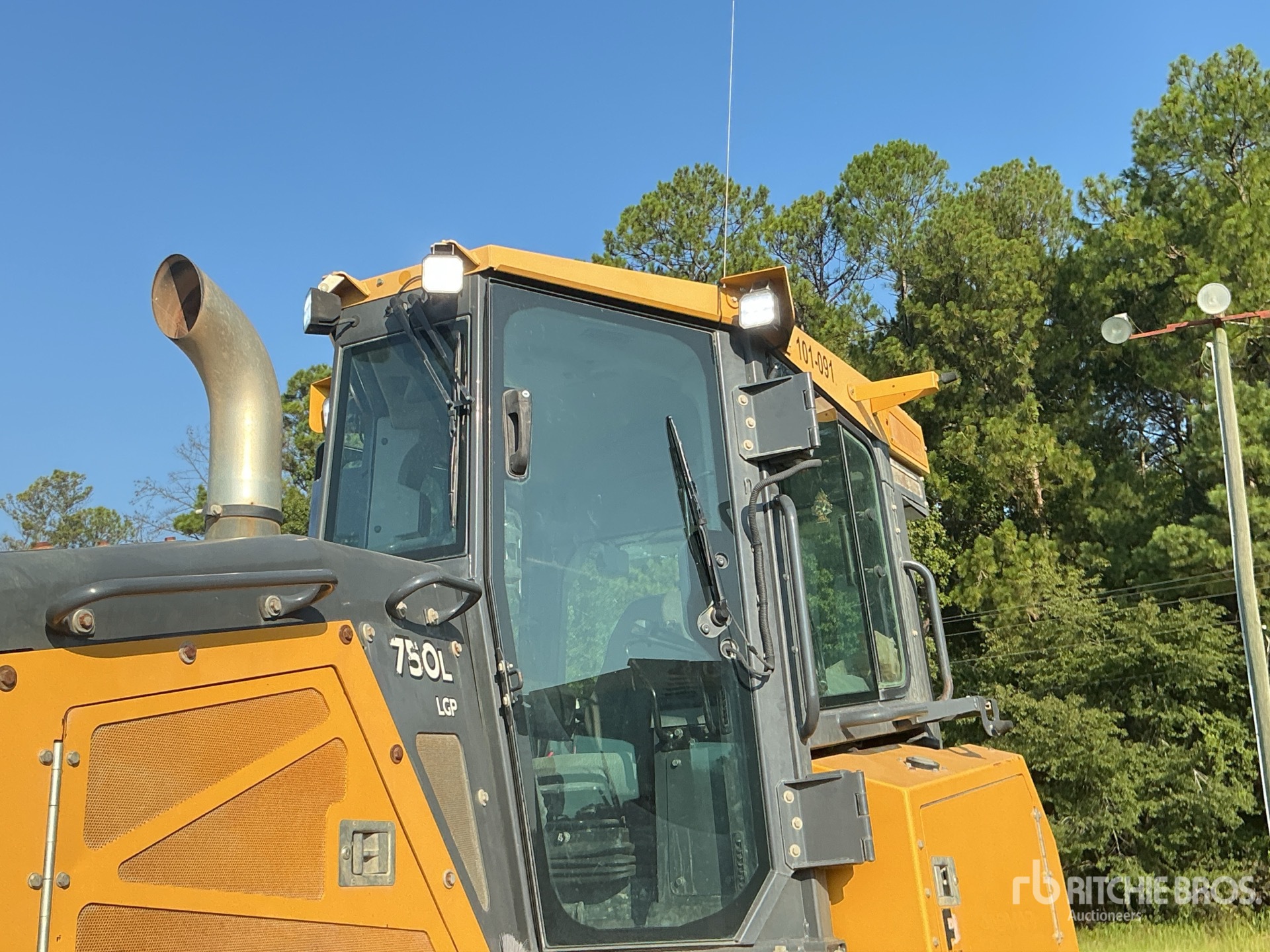 2021 John Deere 750L LGP