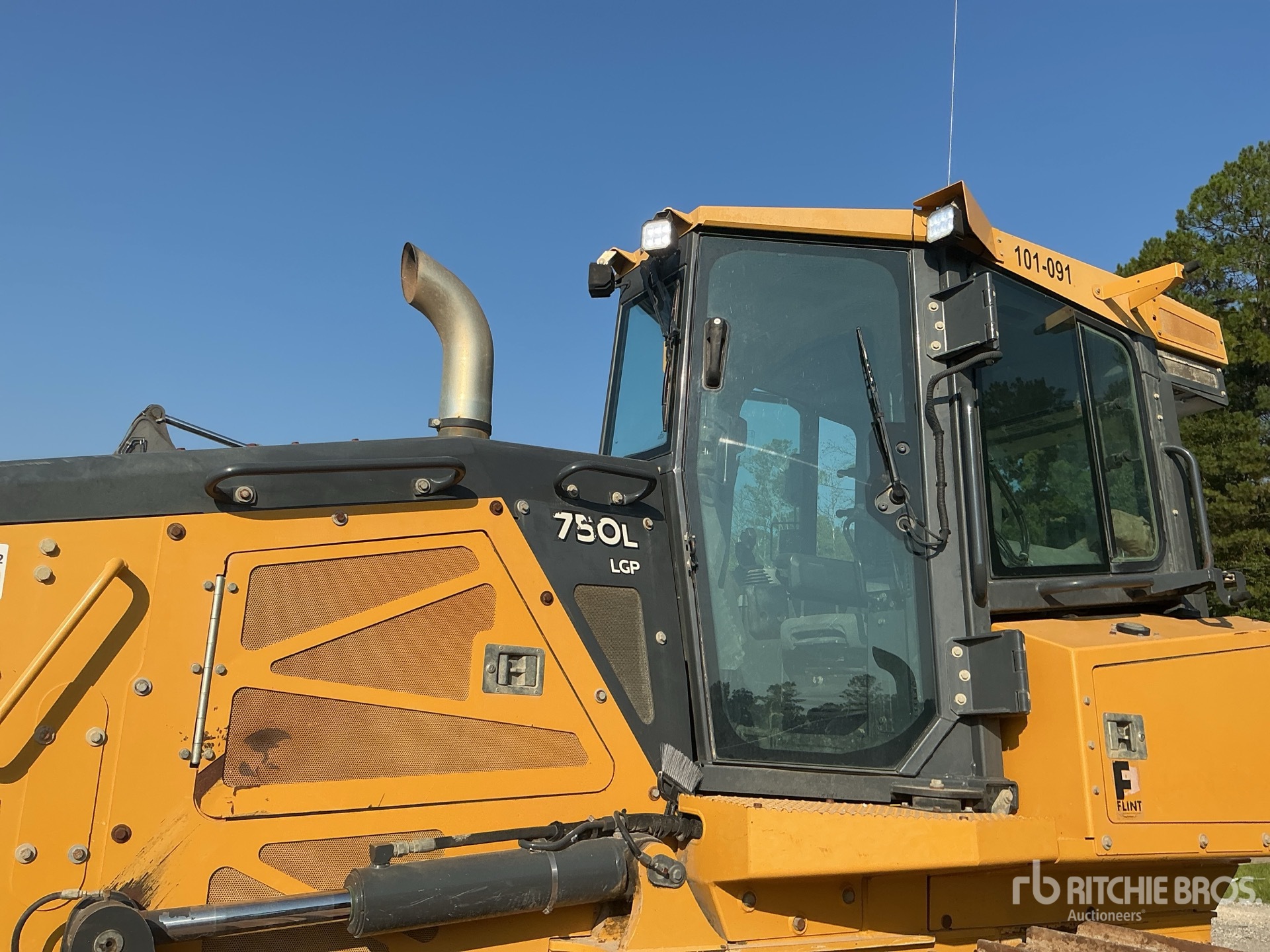 2021 John Deere 750L LGP