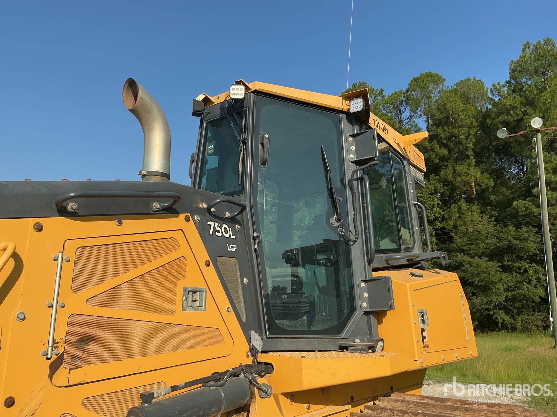 2021 John Deere 750L LGP