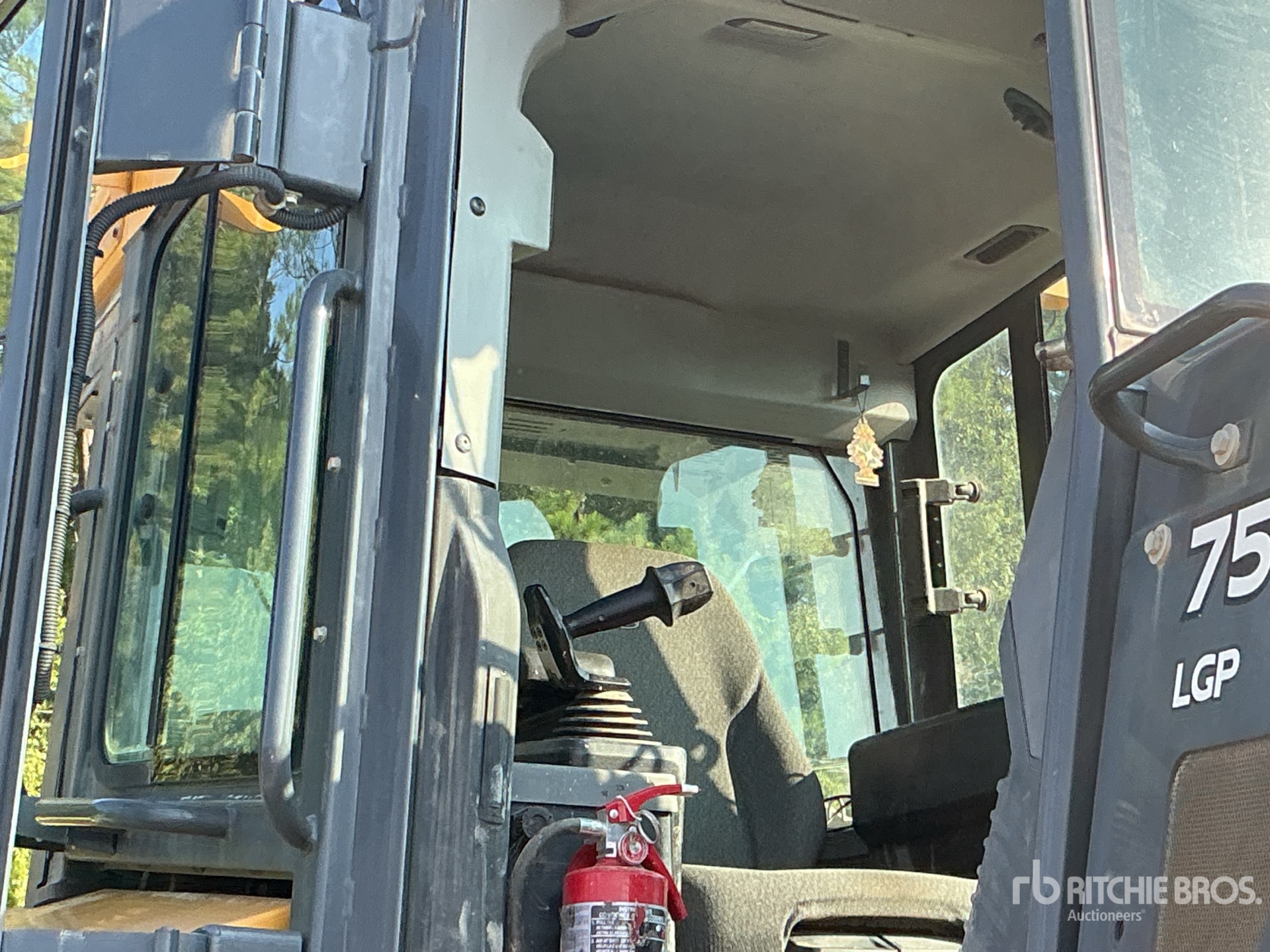 2021 John Deere 750L LGP