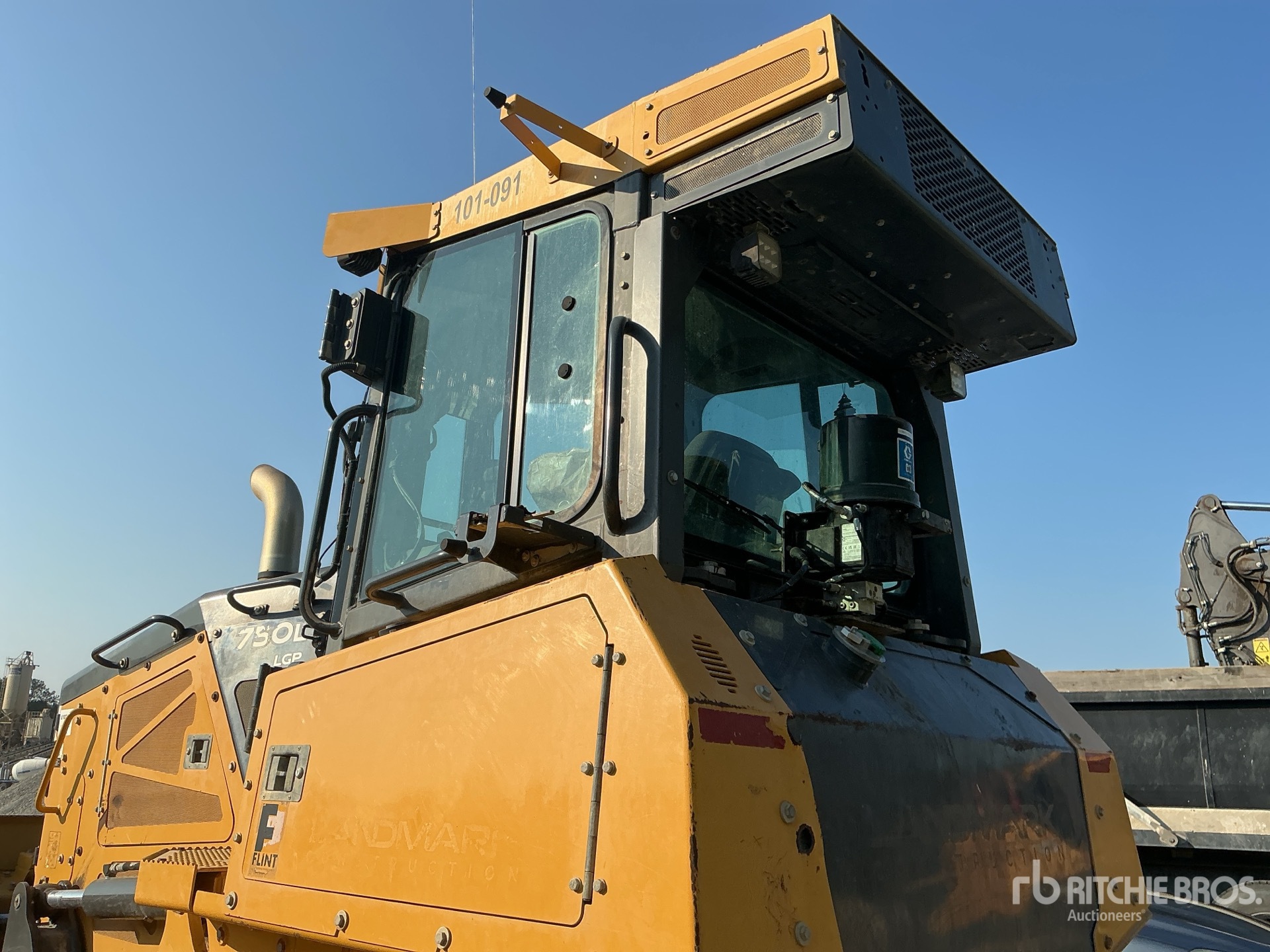 2021 John Deere 750L LGP