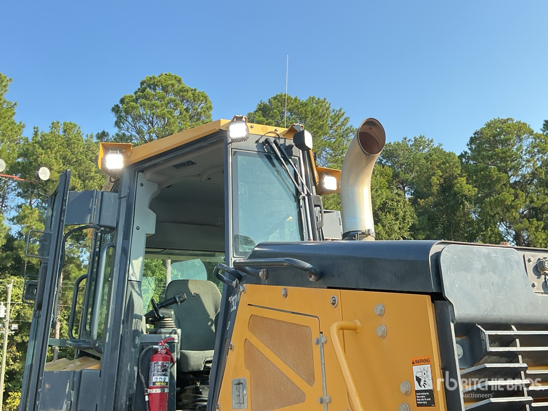 2021 John Deere 750L LGP
