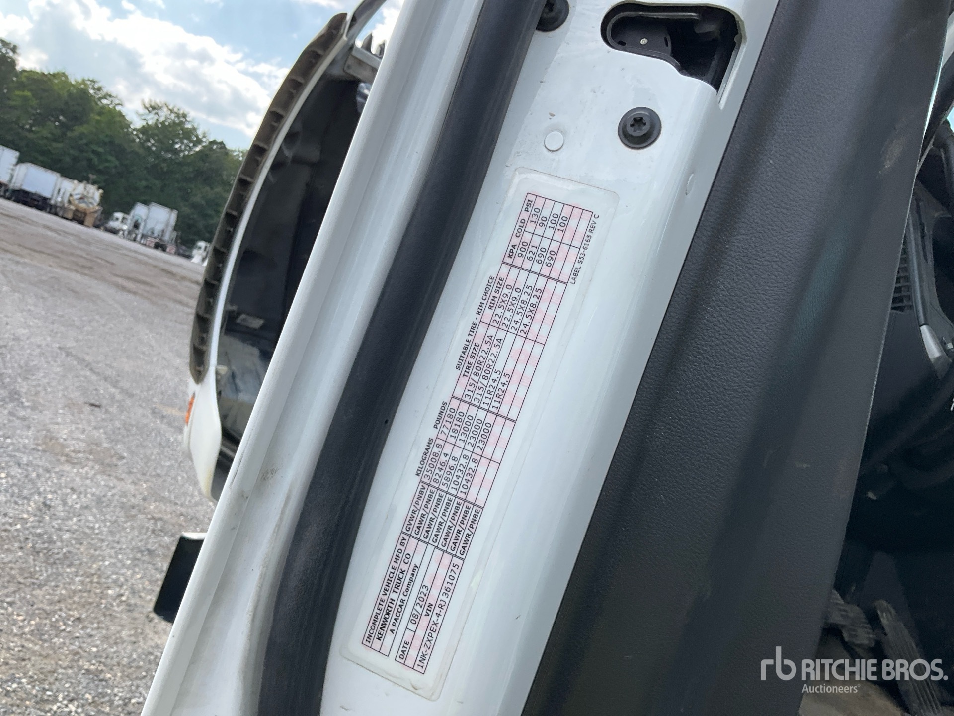 2024 Kenworth T880