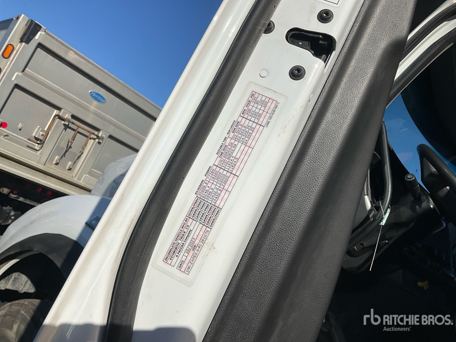 2024 Kenworth T880