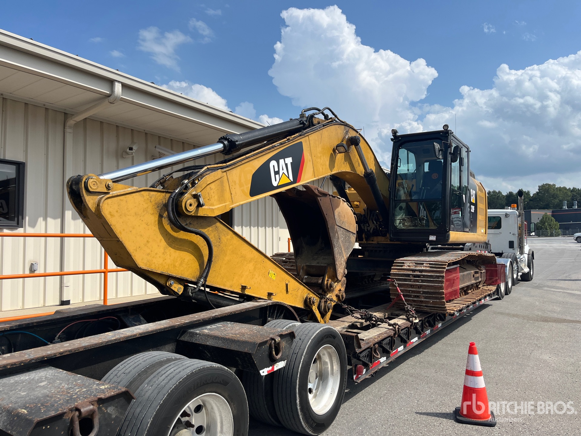 2017 Caterpillar 320F L