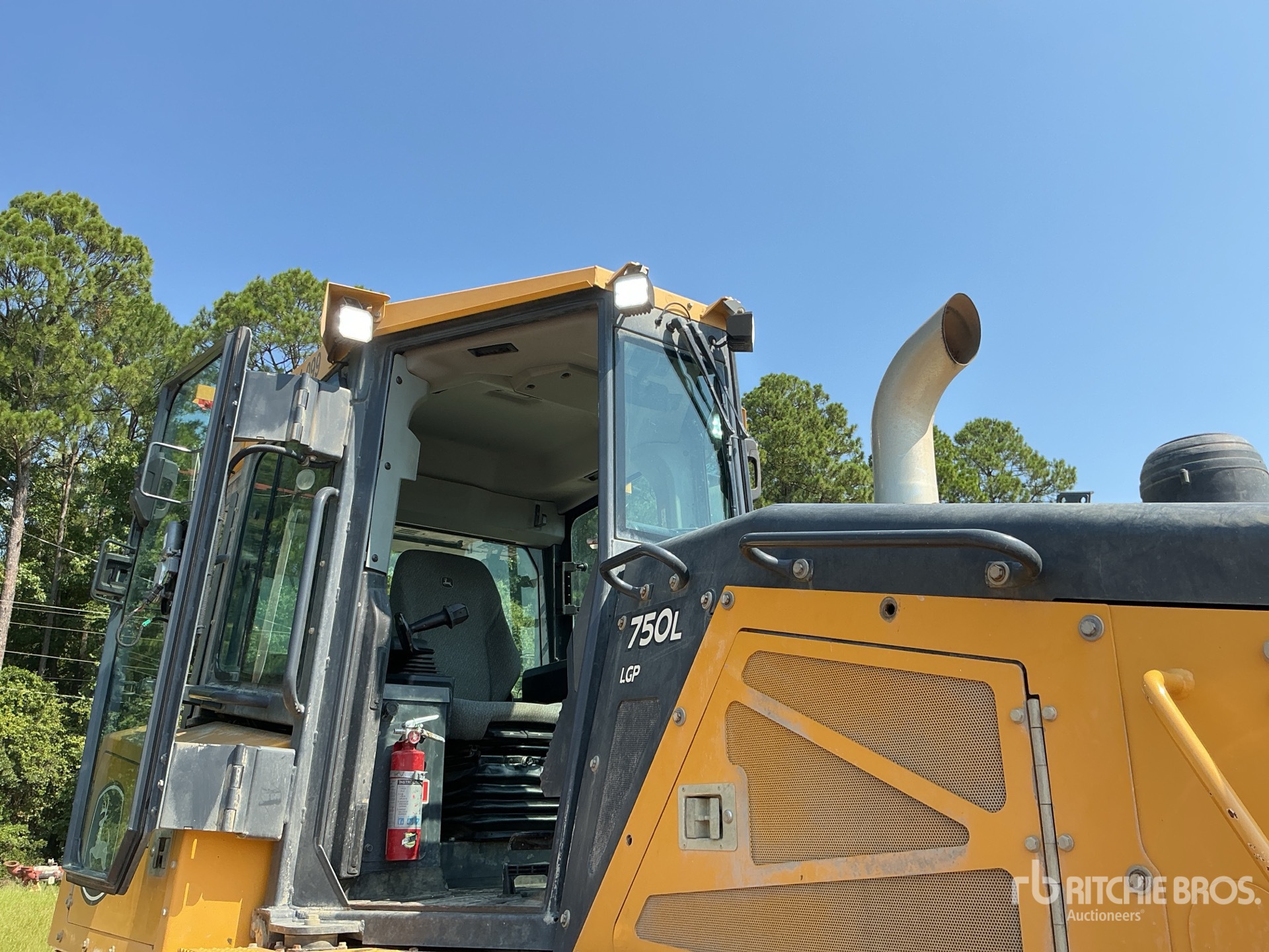 2022 John Deere 750L LGP