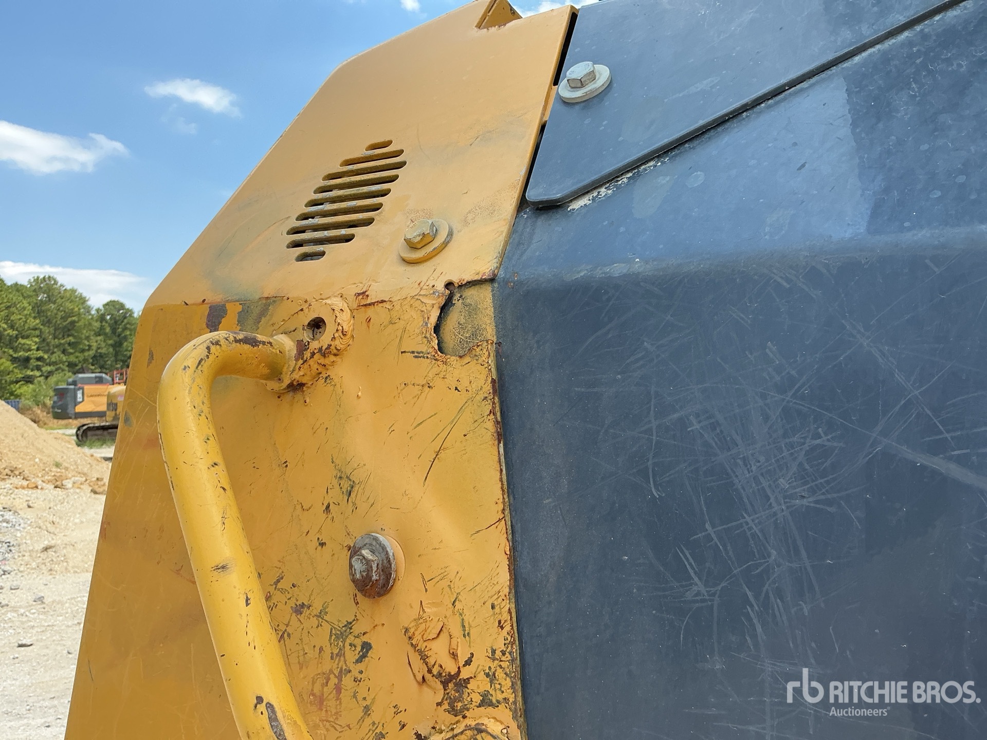 2022 John Deere 750L LGP