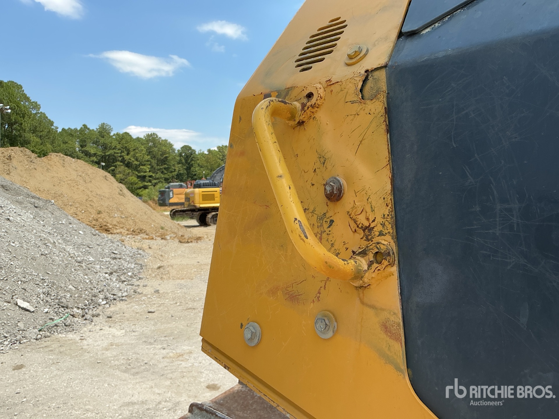 2022 John Deere 750L LGP