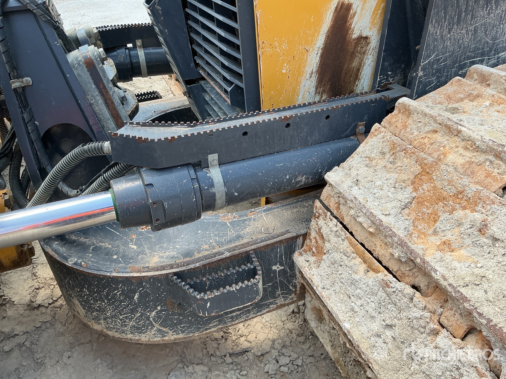 2022 John Deere 750L LGP