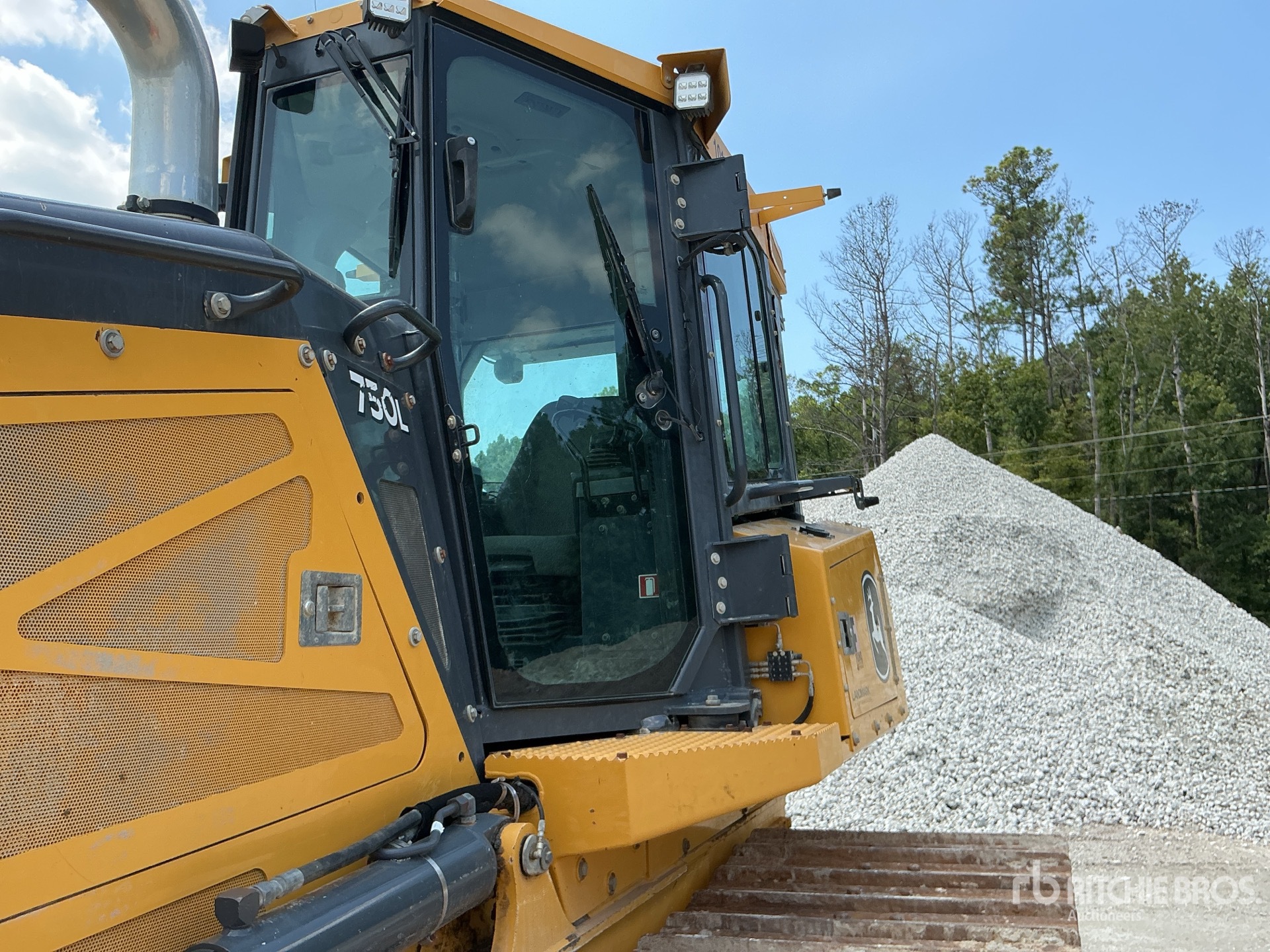 2022 John Deere 750L LGP