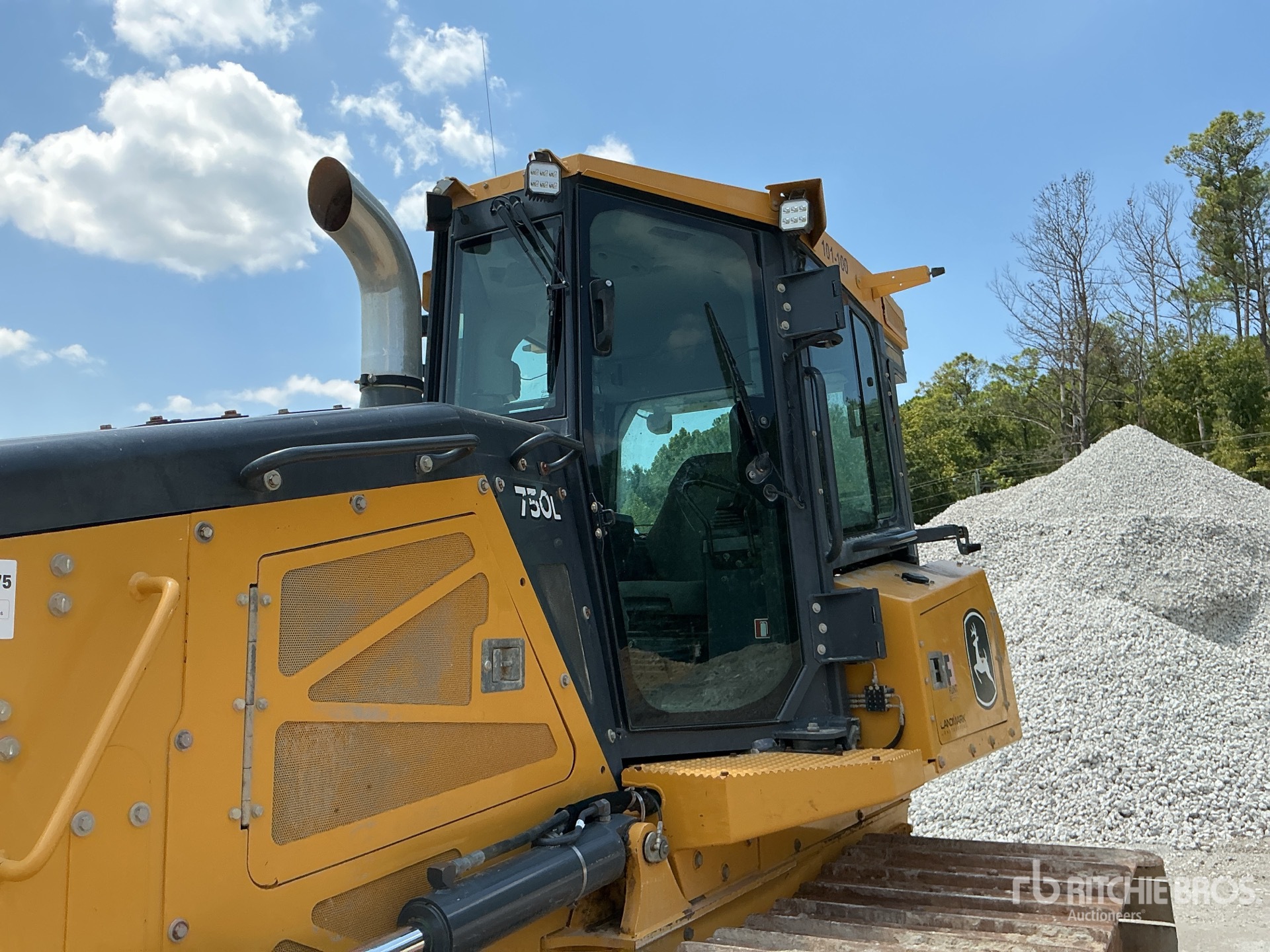 2022 John Deere 750L LGP
