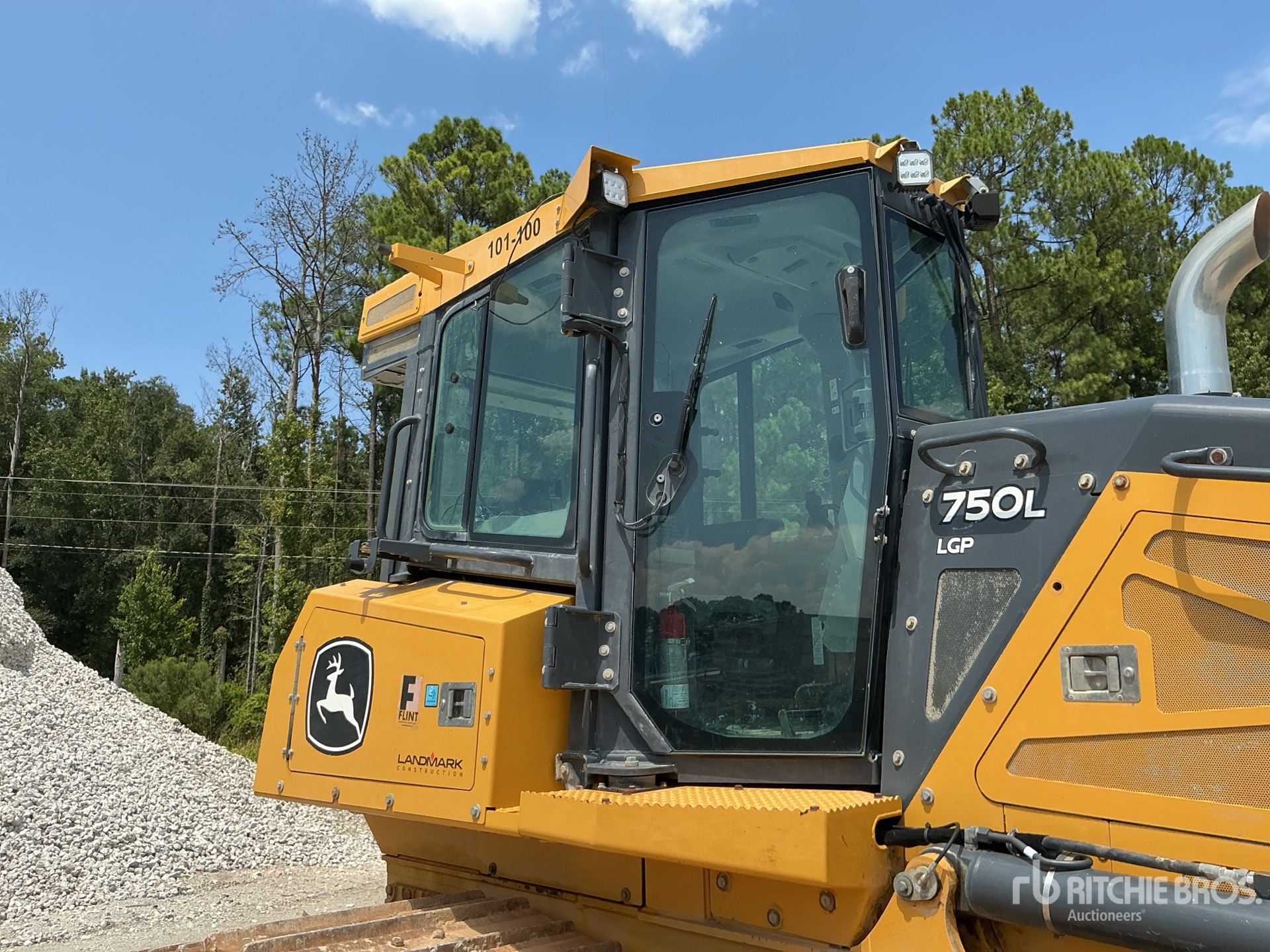 2022 John Deere 750L LGP