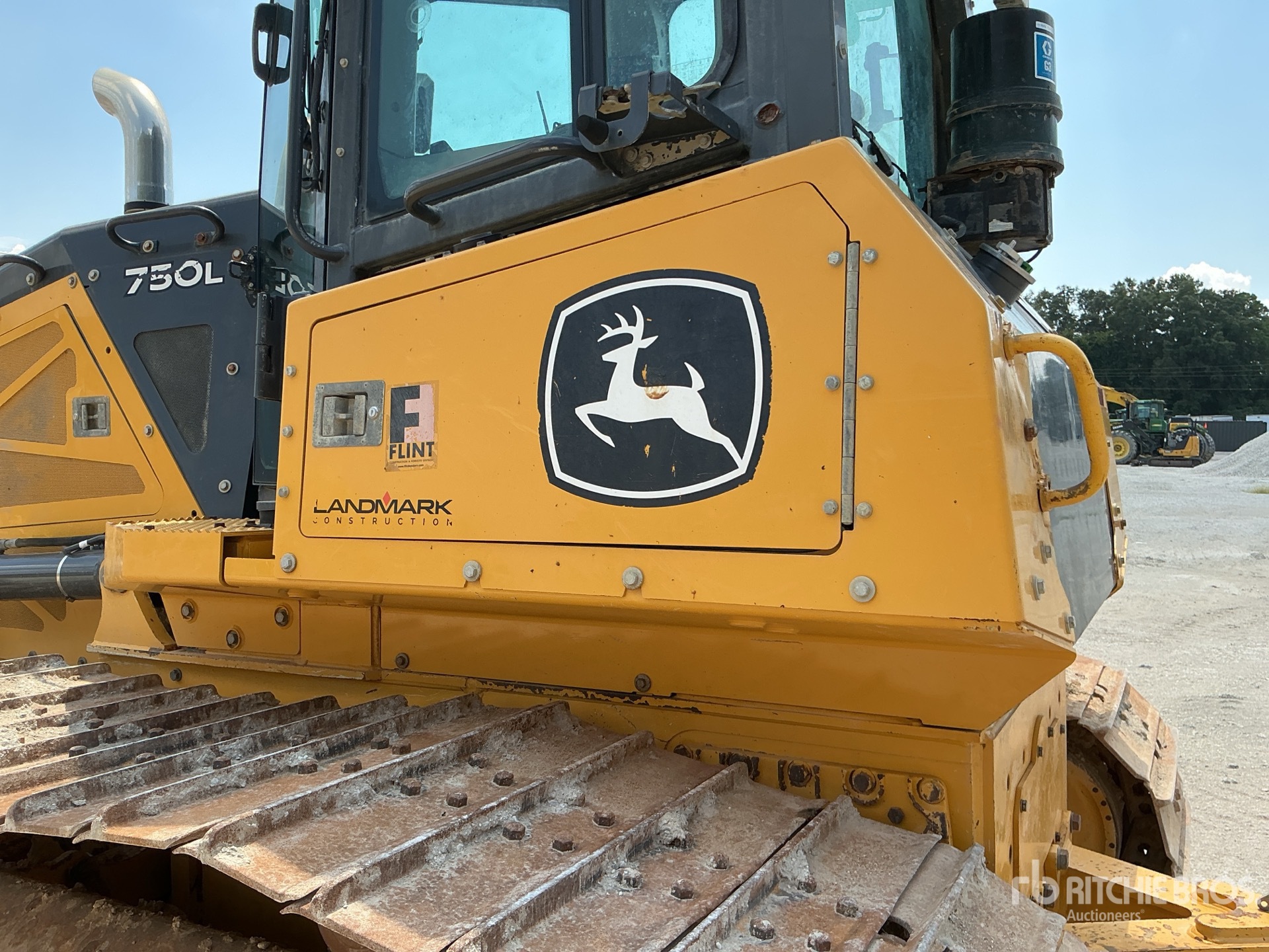 2022 John Deere 750L LGP