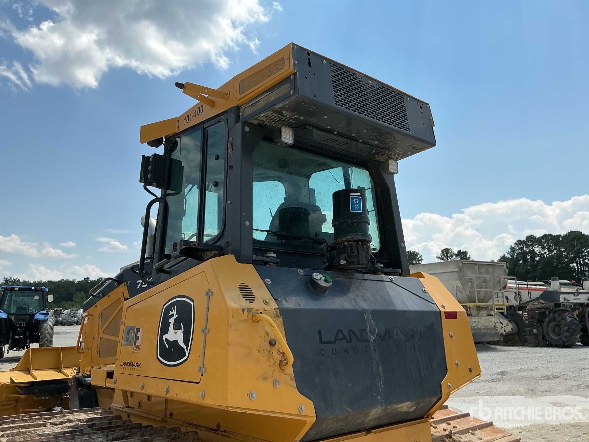 2022 John Deere 750L LGP