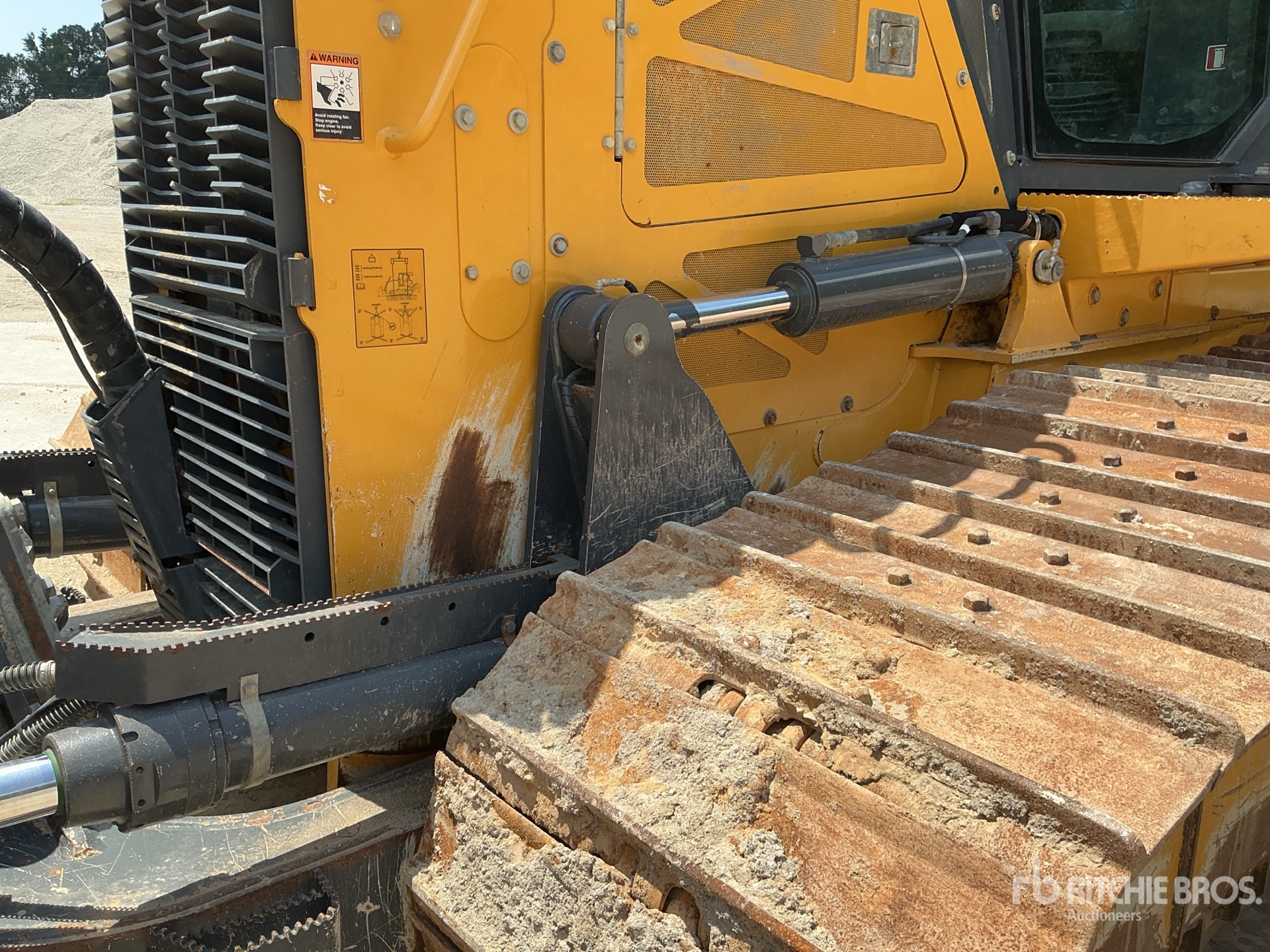 Photo of 2022 John Deere 750L LGP