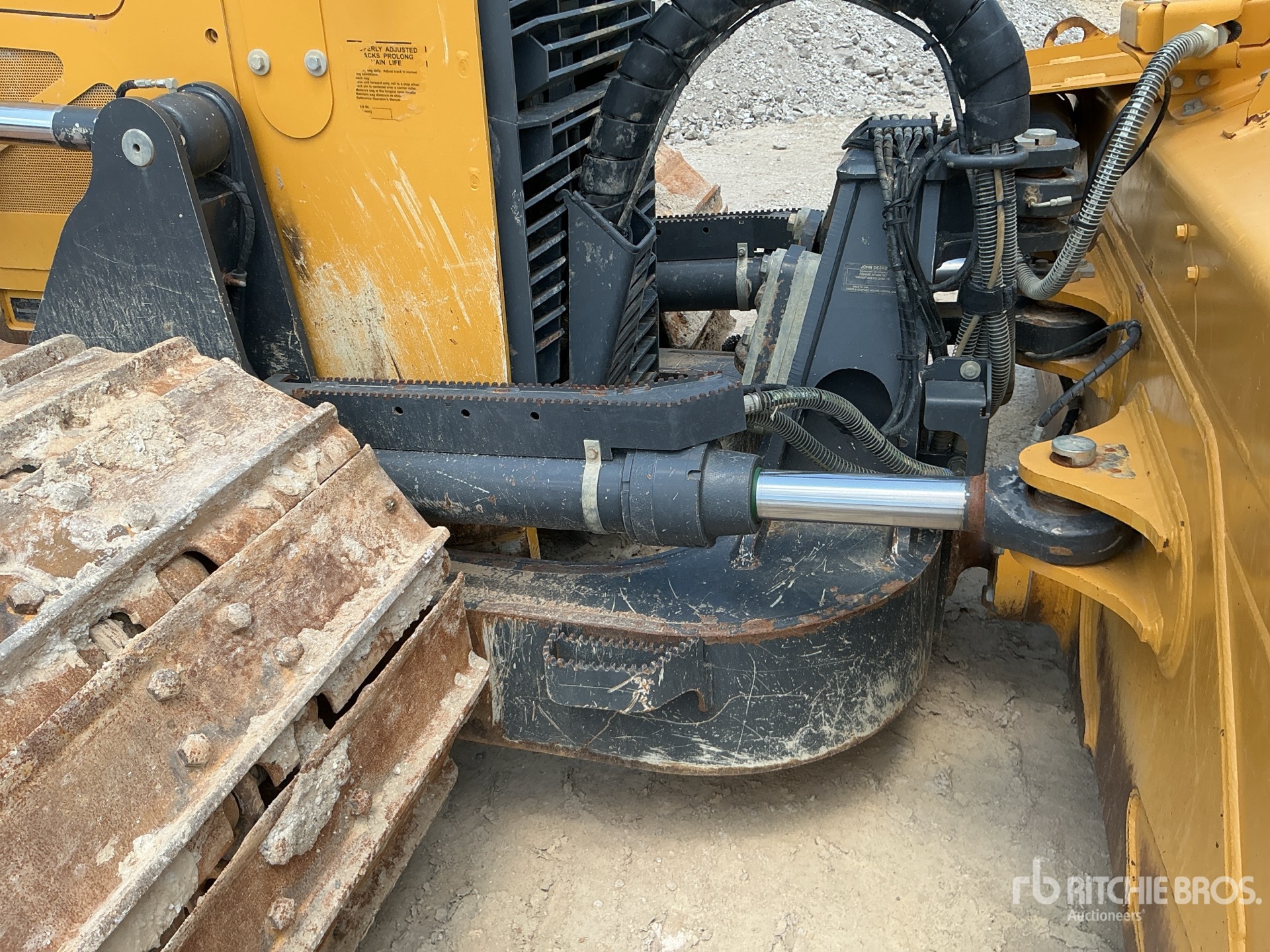 2022 John Deere 750L LGP