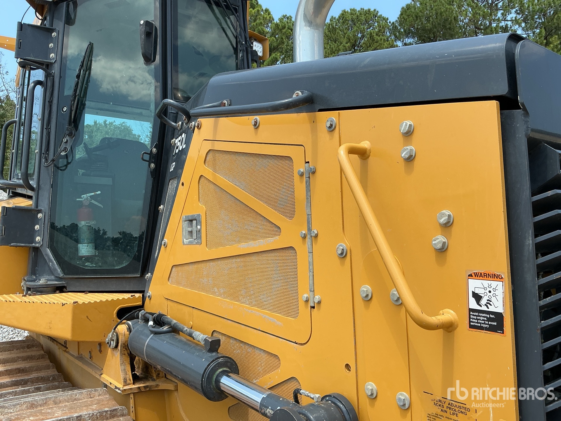 2022 John Deere 750L LGP