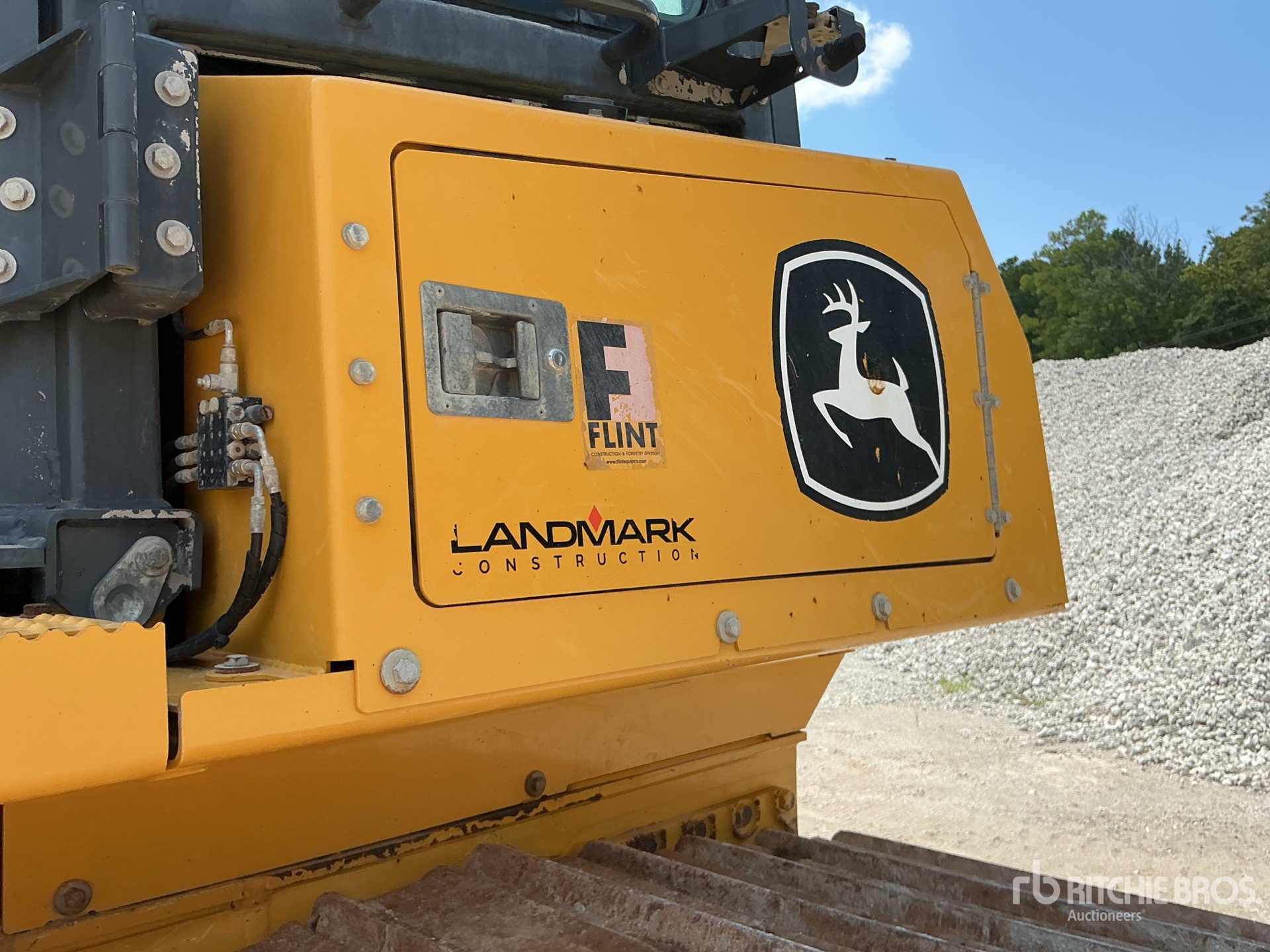 2022 John Deere 750L LGP