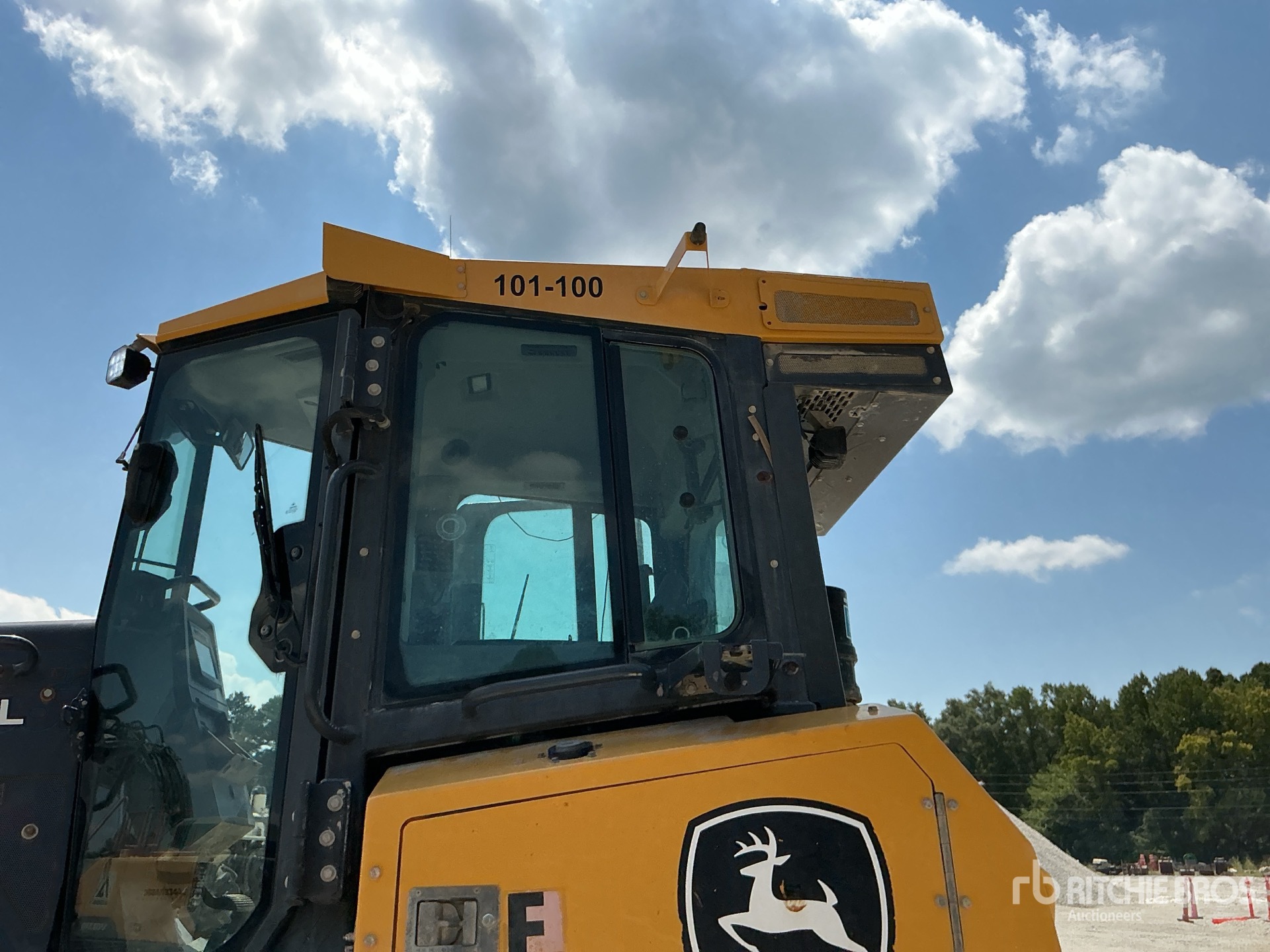 2022 John Deere 750L LGP