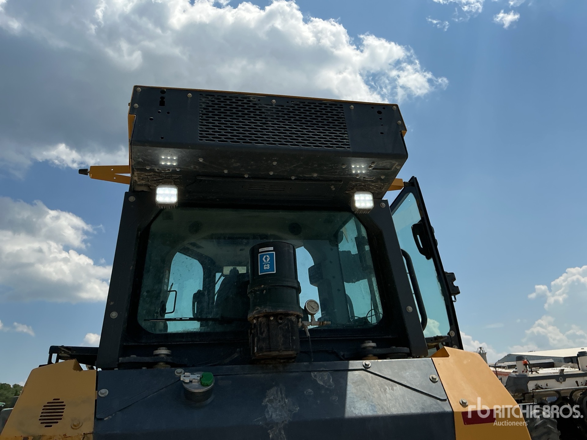 2022 John Deere 750L LGP