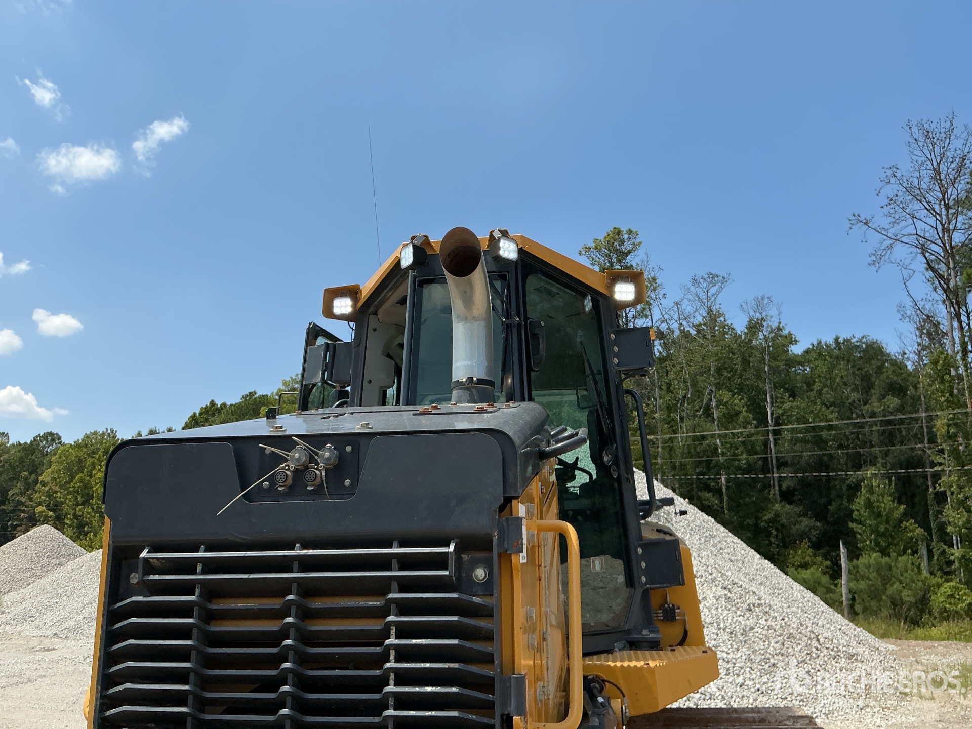 2022 John Deere 750L LGP