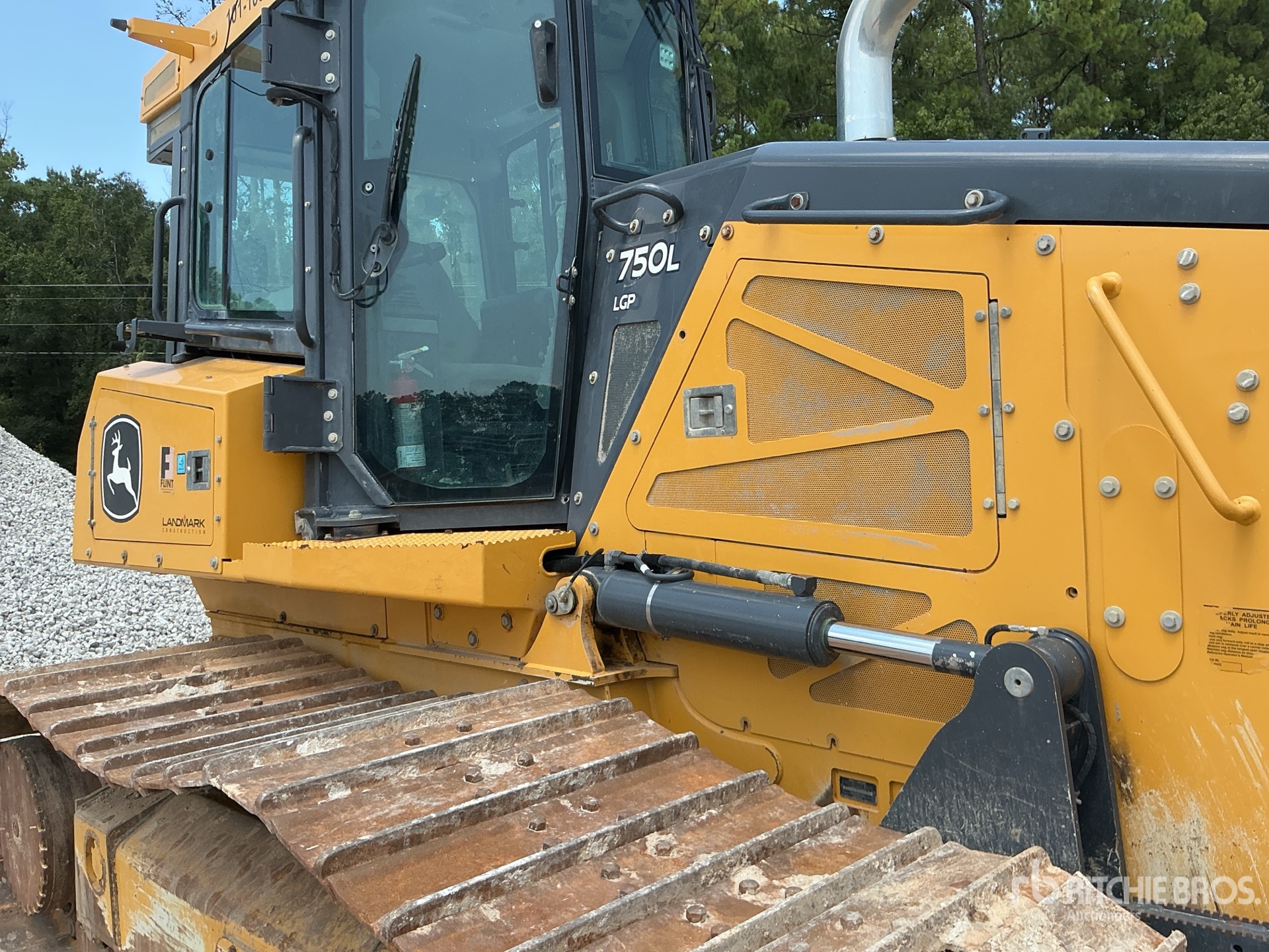 2022 John Deere 750L LGP