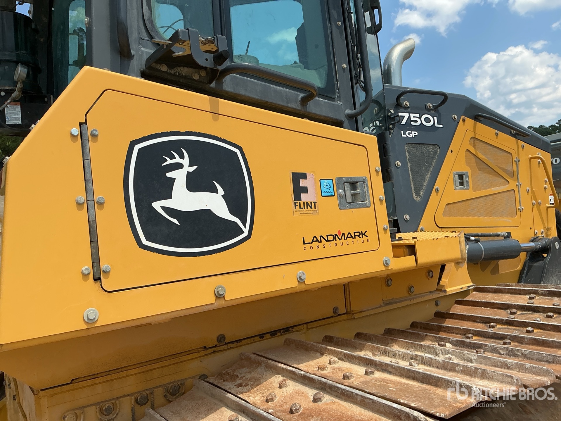2022 John Deere 750L LGP