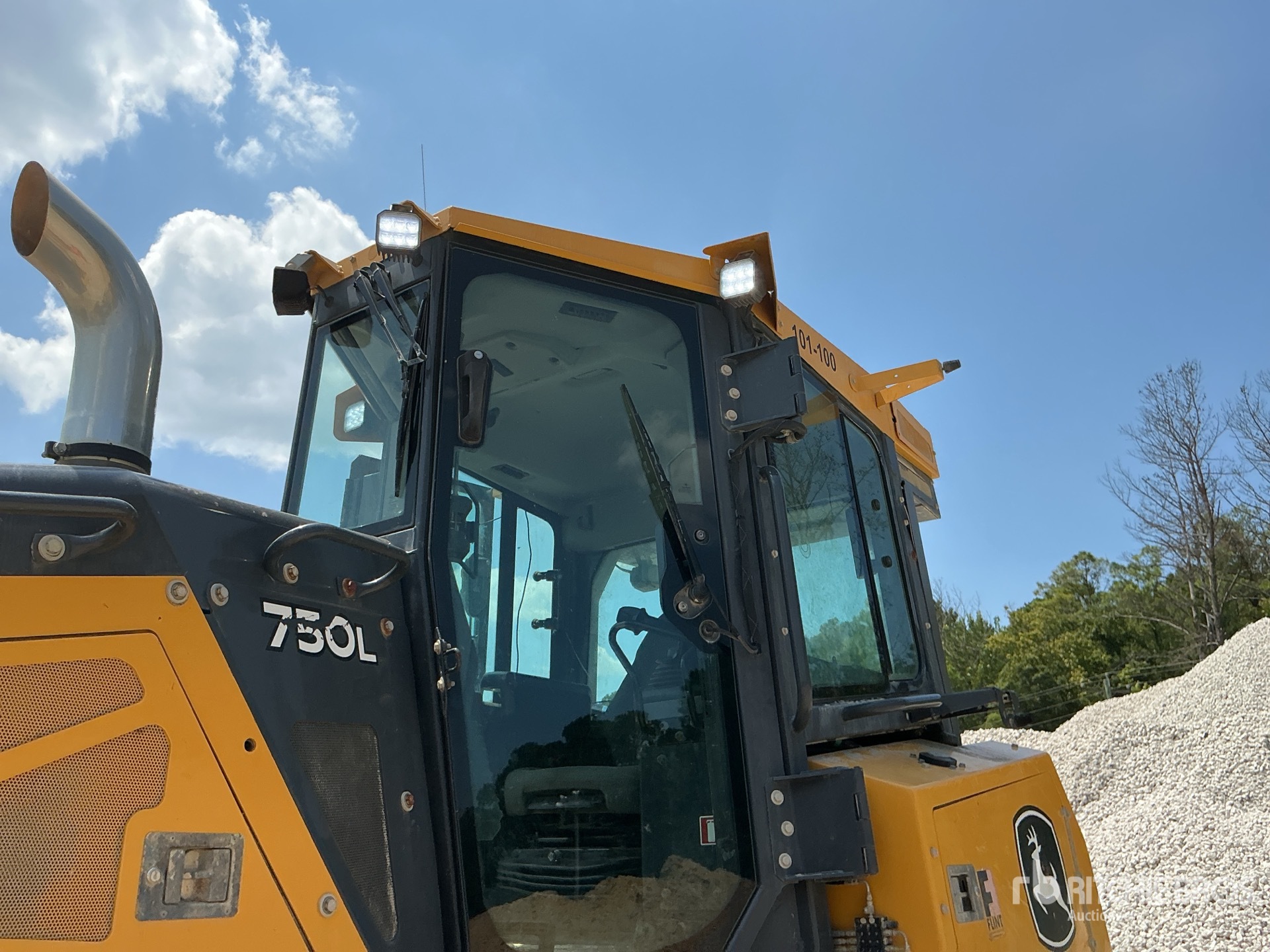 2022 John Deere 750L LGP