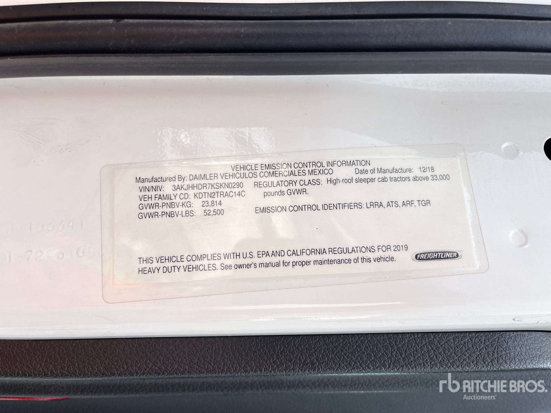 2019 Freightliner CASCADIA 126
