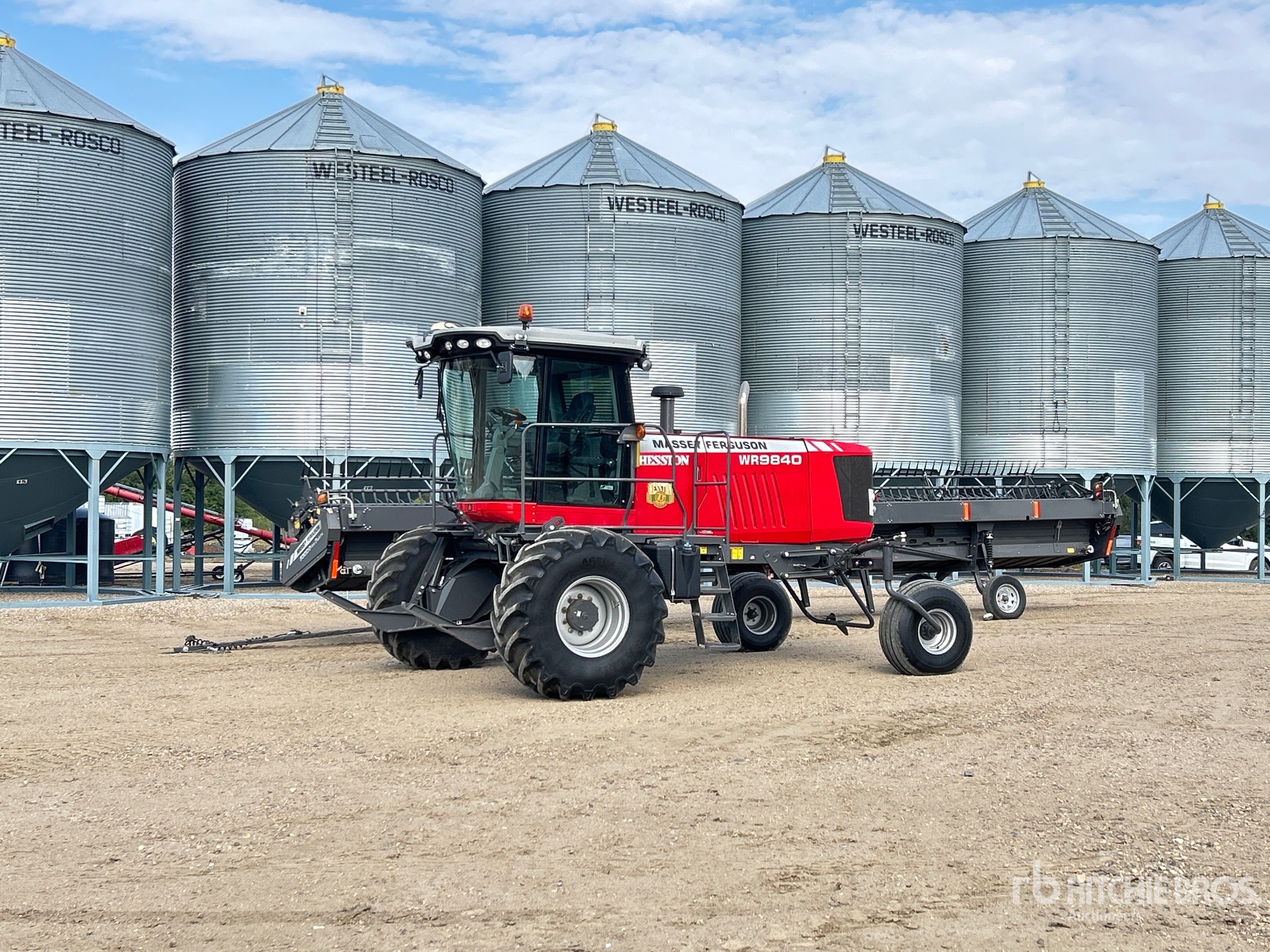 Photo of 2017 Massey Ferguson WR9840
