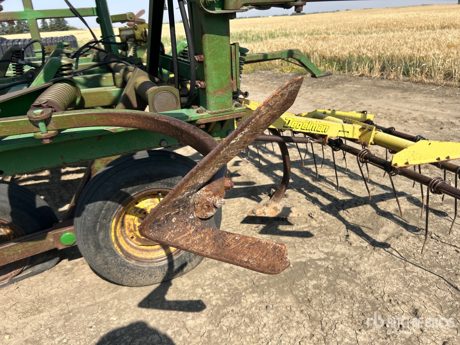 John Deere 1610