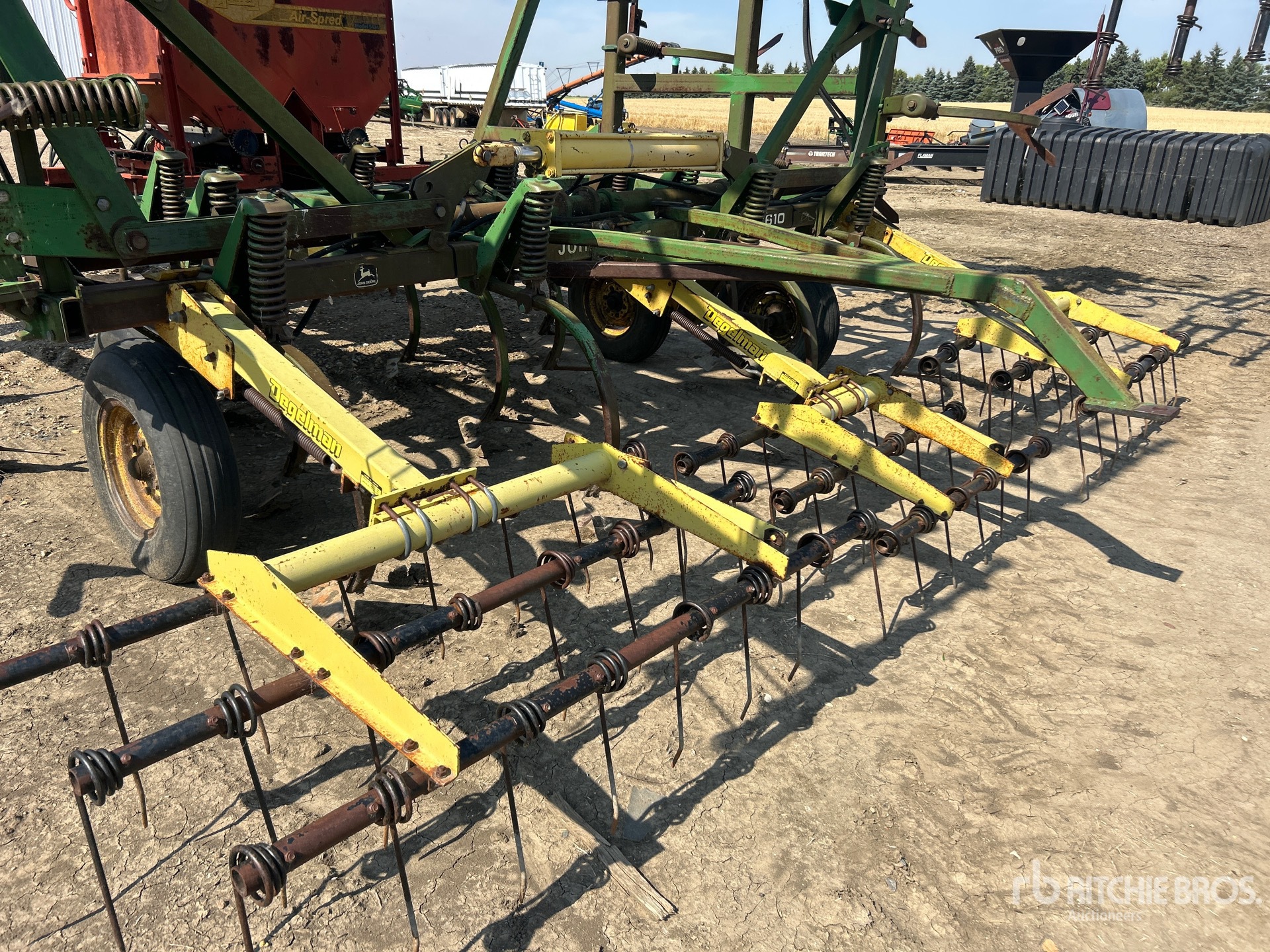 John Deere 1610