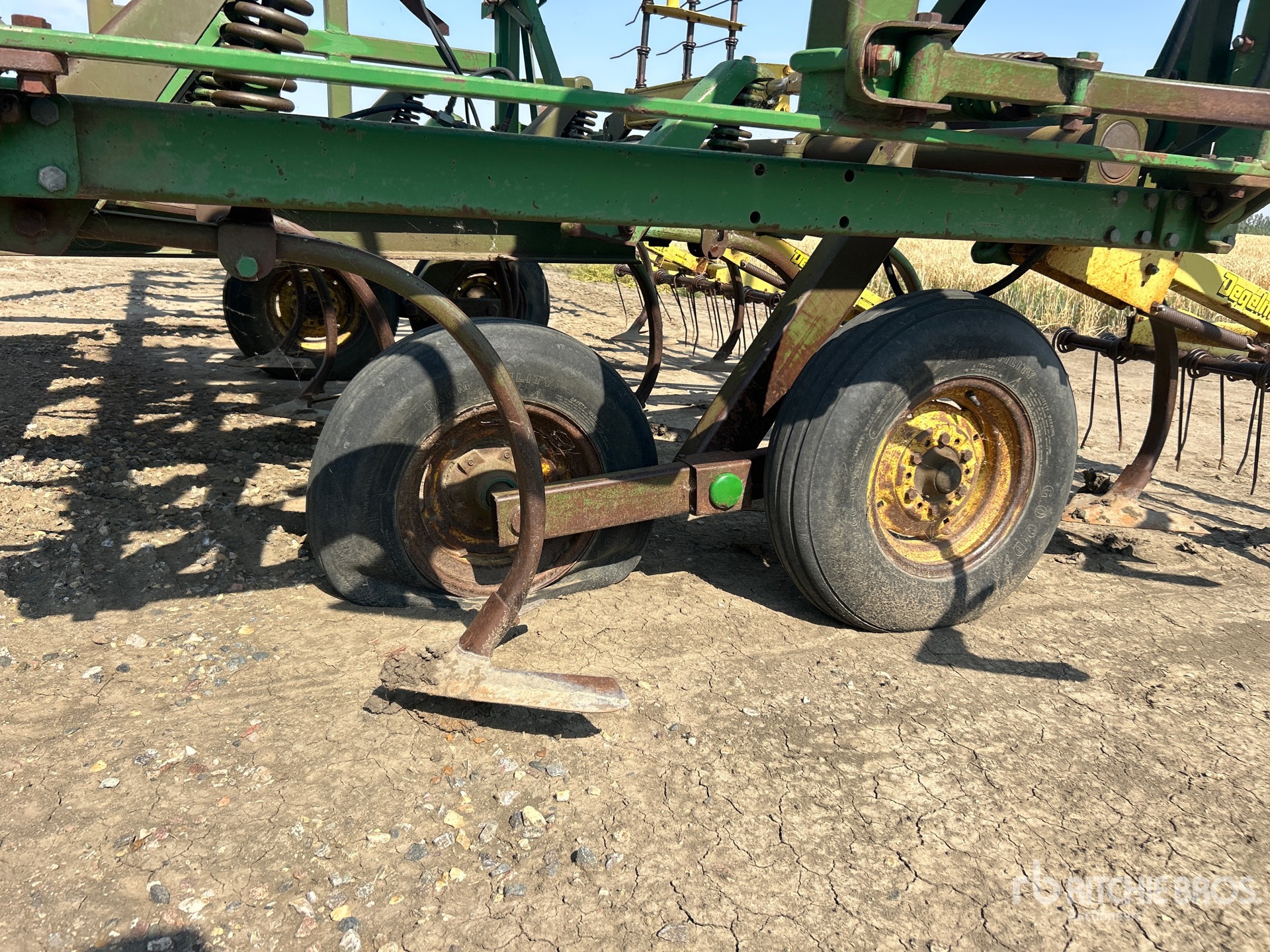 John Deere 1610