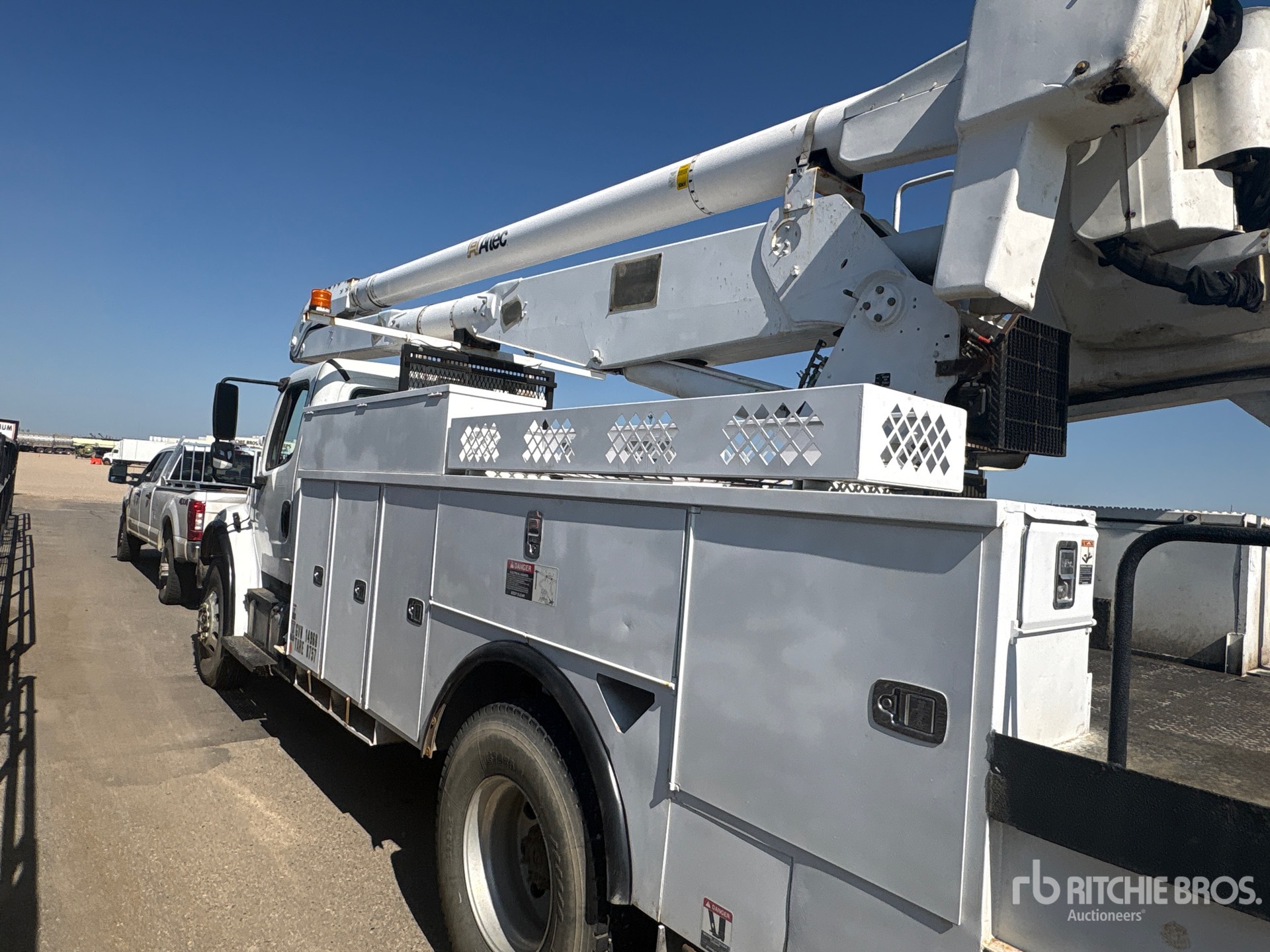 2013 Freightliner M2 106