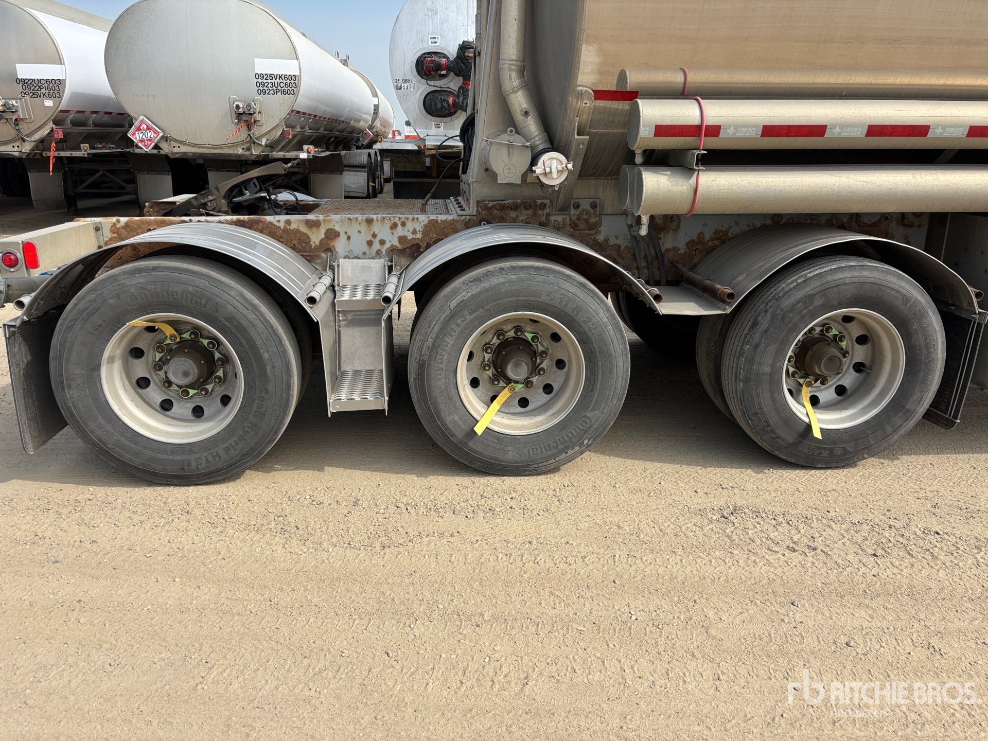 2014 Advance 35000 L TRI/A LEAD