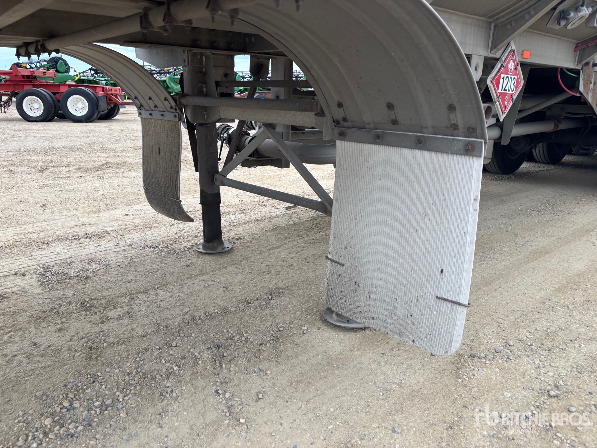 2008 Advance 10378 gal Super B-Train Lead