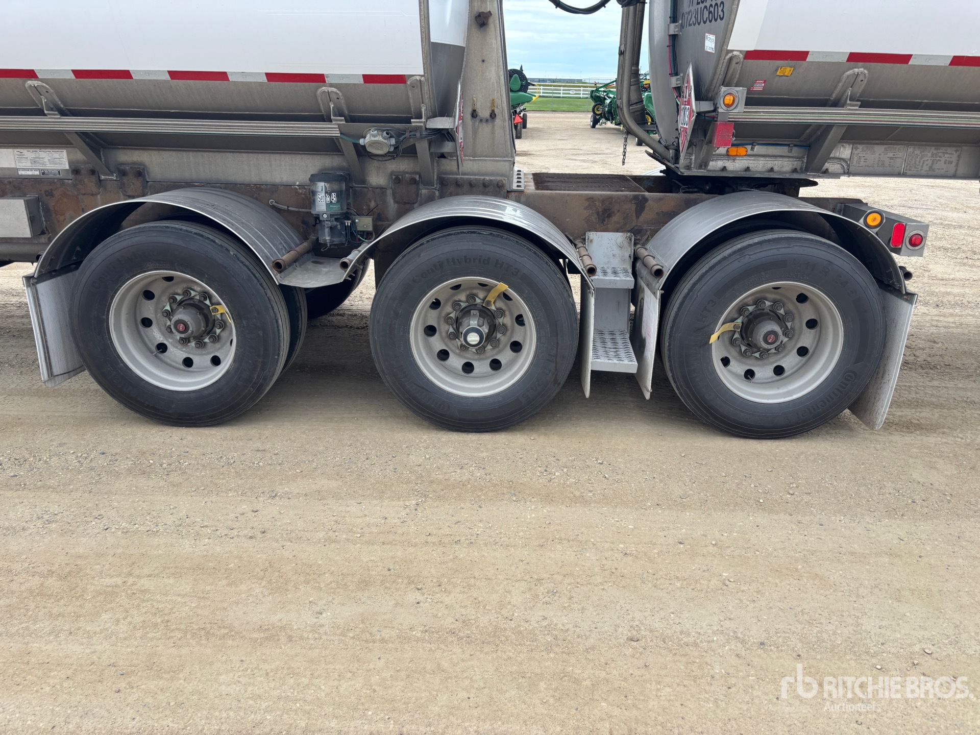 2008 Advance 10378 gal Super B-Train Lead