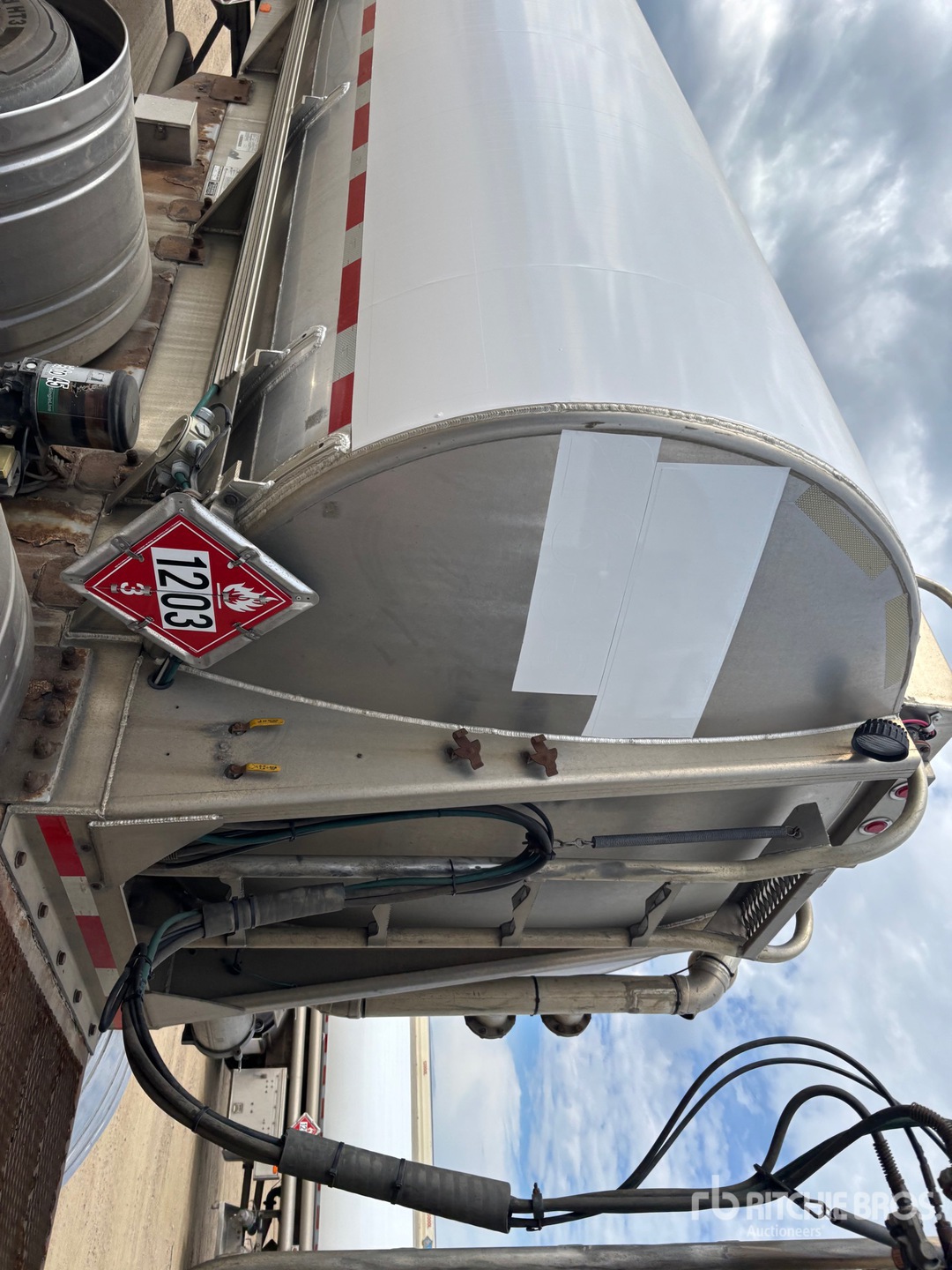 2008 Advance 9378 gal Super B-Train Lead