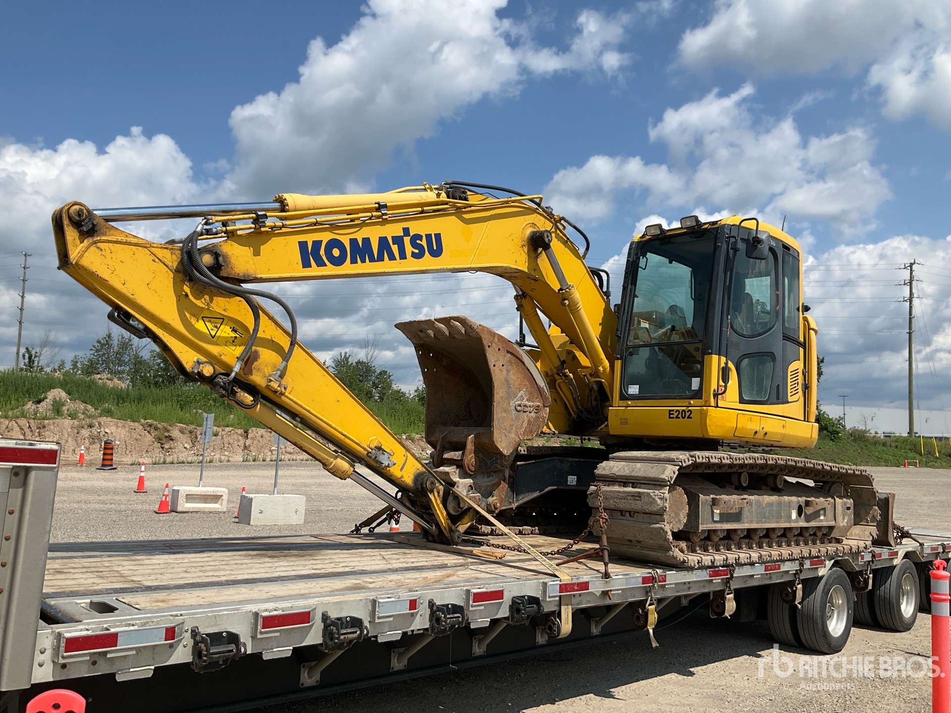 2018 Komatsu PC138USLC-11