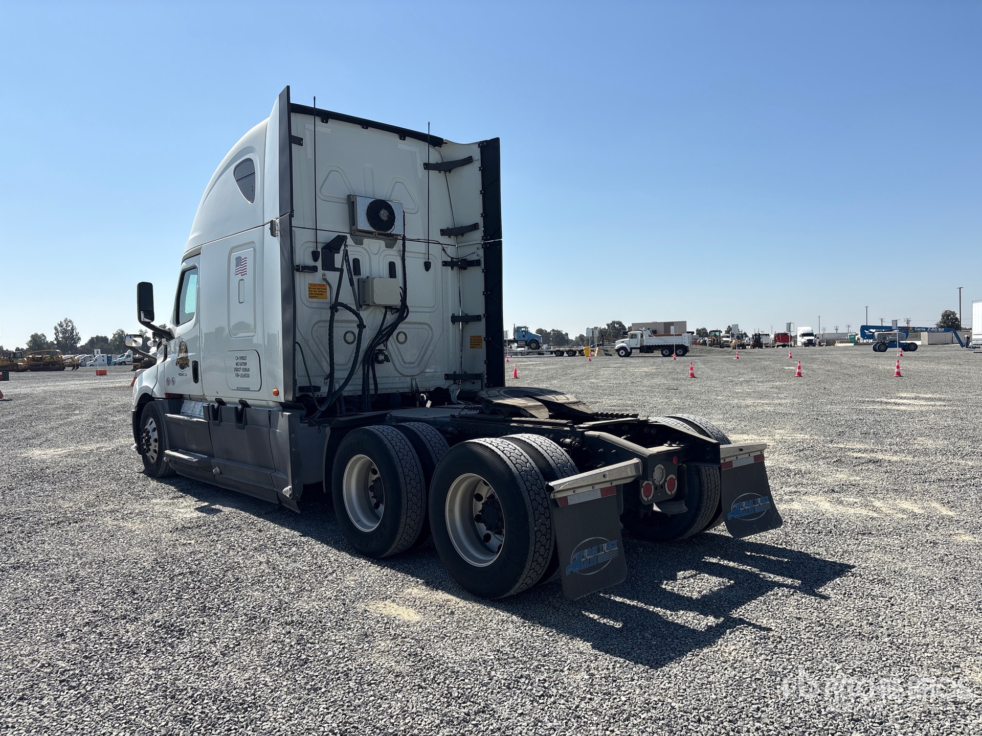 2020 Freightliner CASCADIA 126