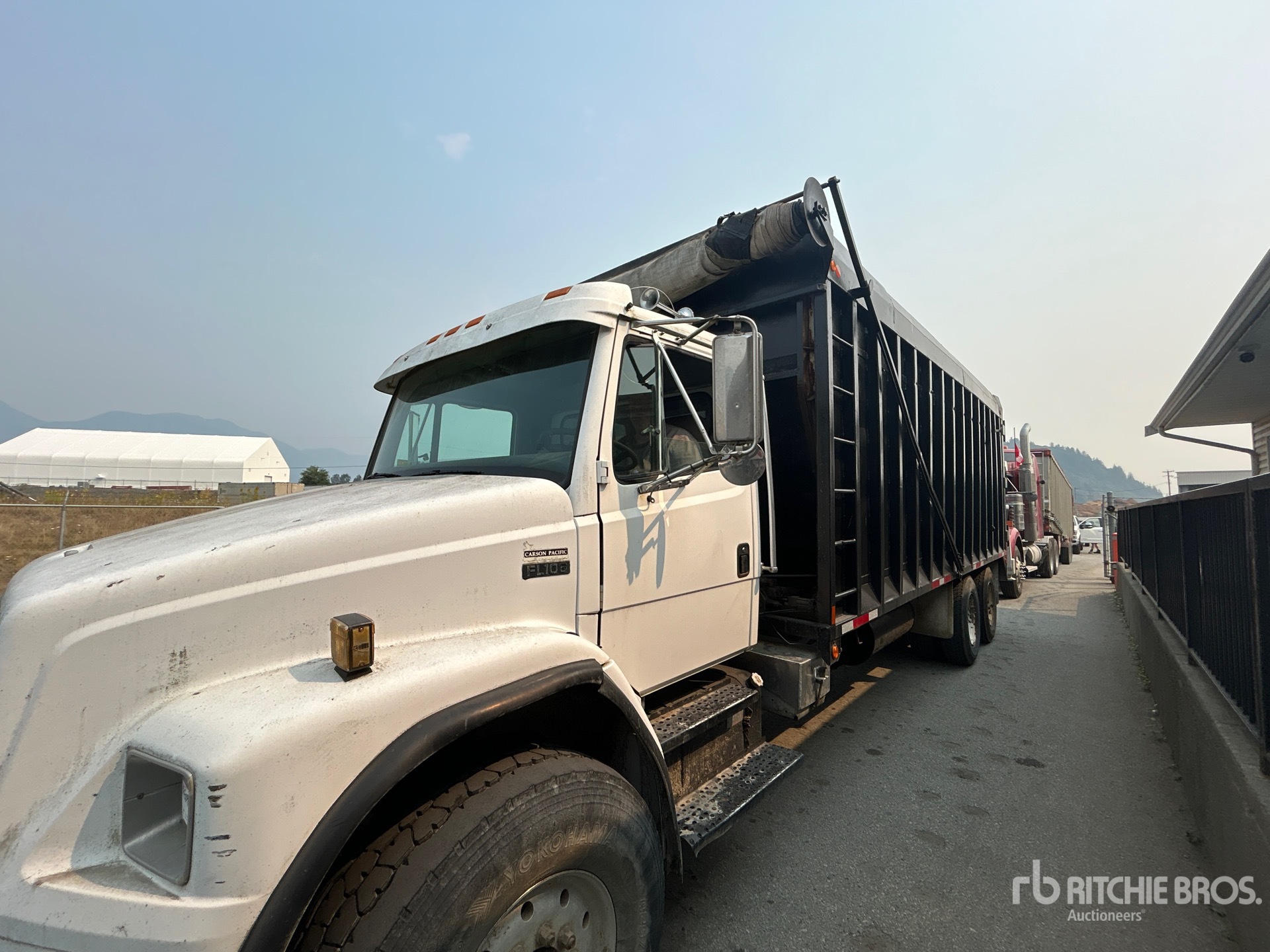 1998 Freightliner FL106