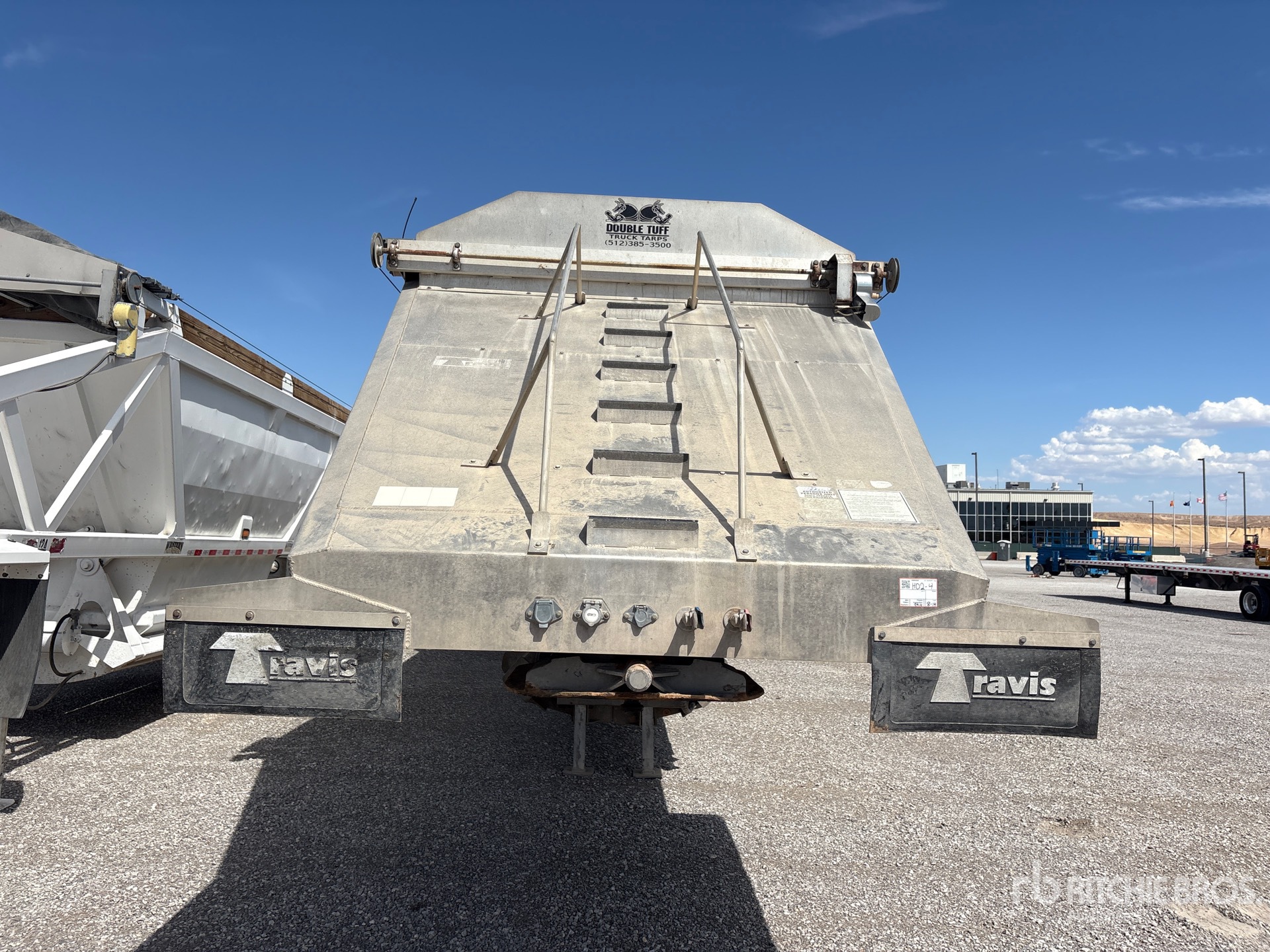 2015 Travis 39 FT T/A ALUMINUM