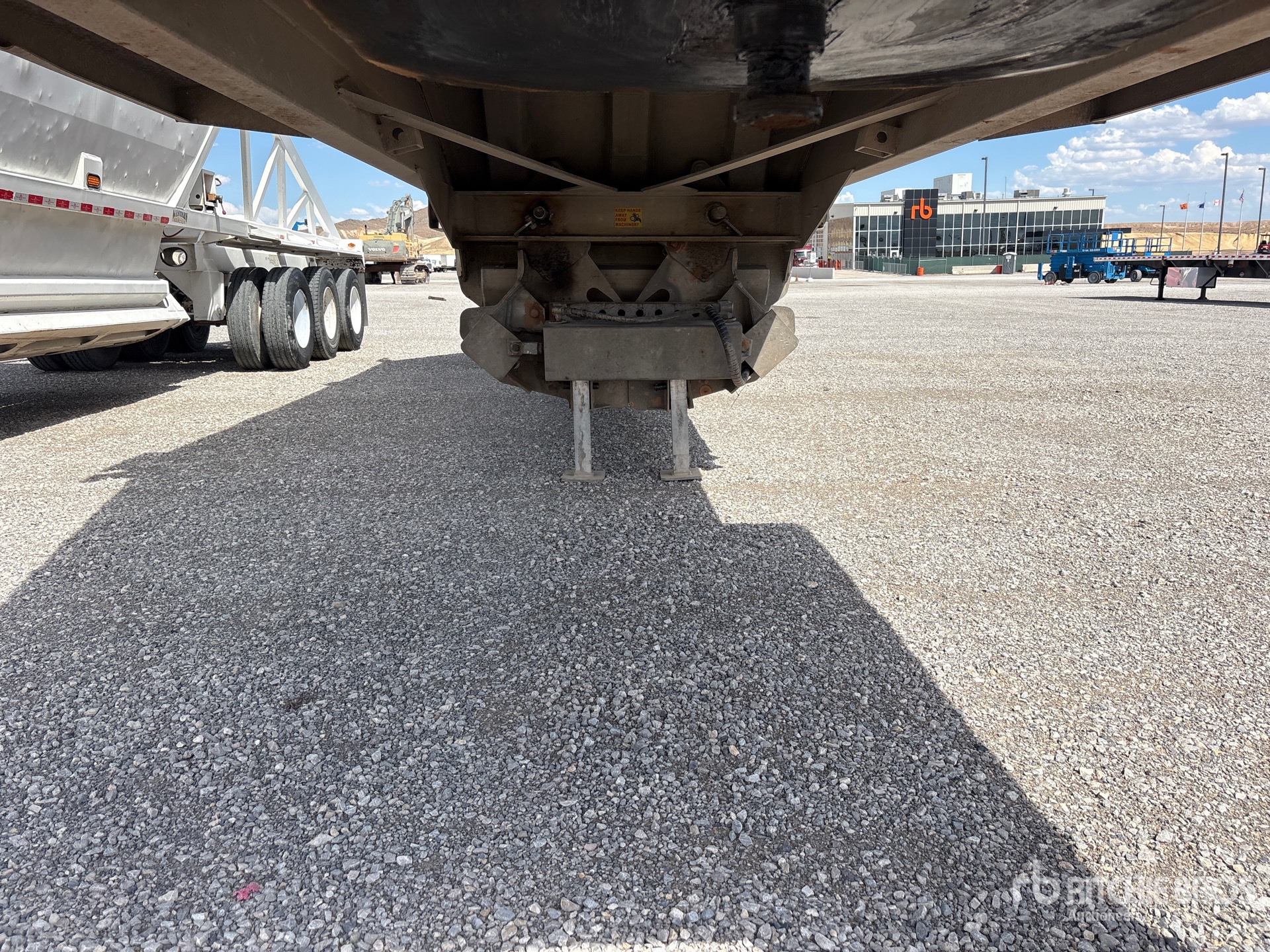 2015 Travis 39 FT T/A ALUMINUM