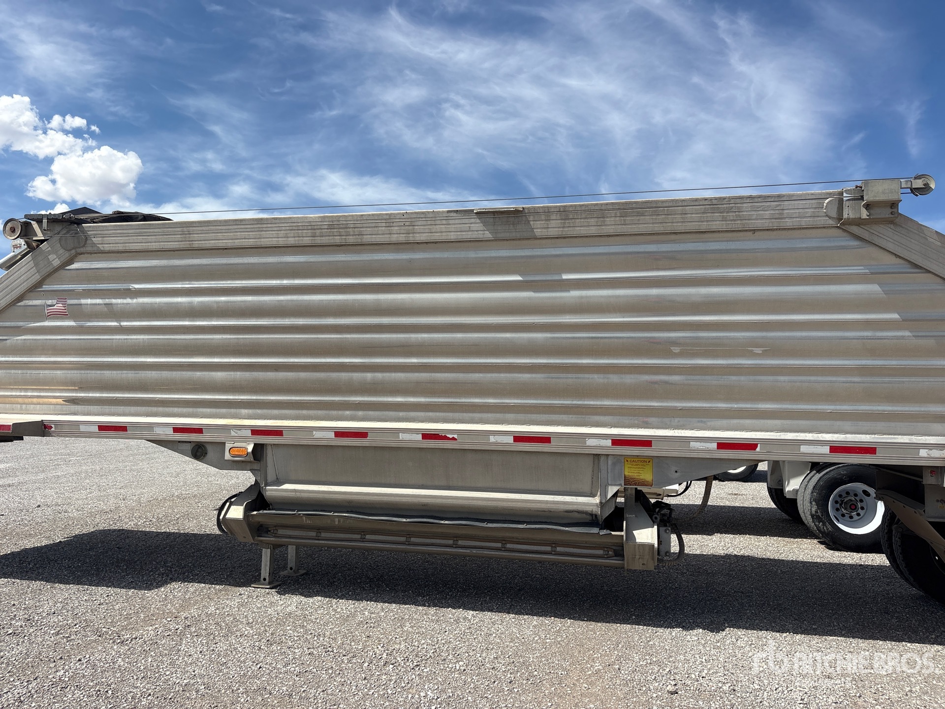 2015 Travis 39 FT T/A ALUMINUM
