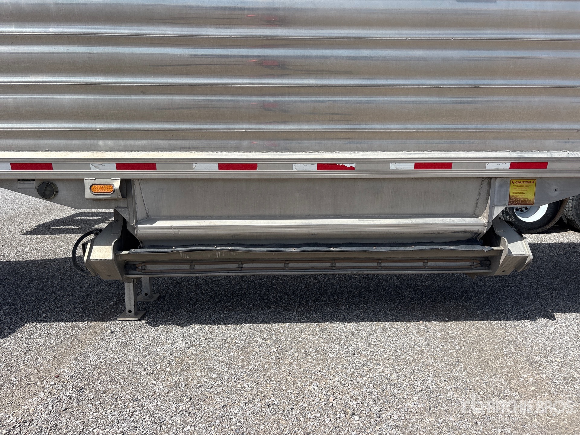 2015 Travis 39 FT T/A ALUMINUM